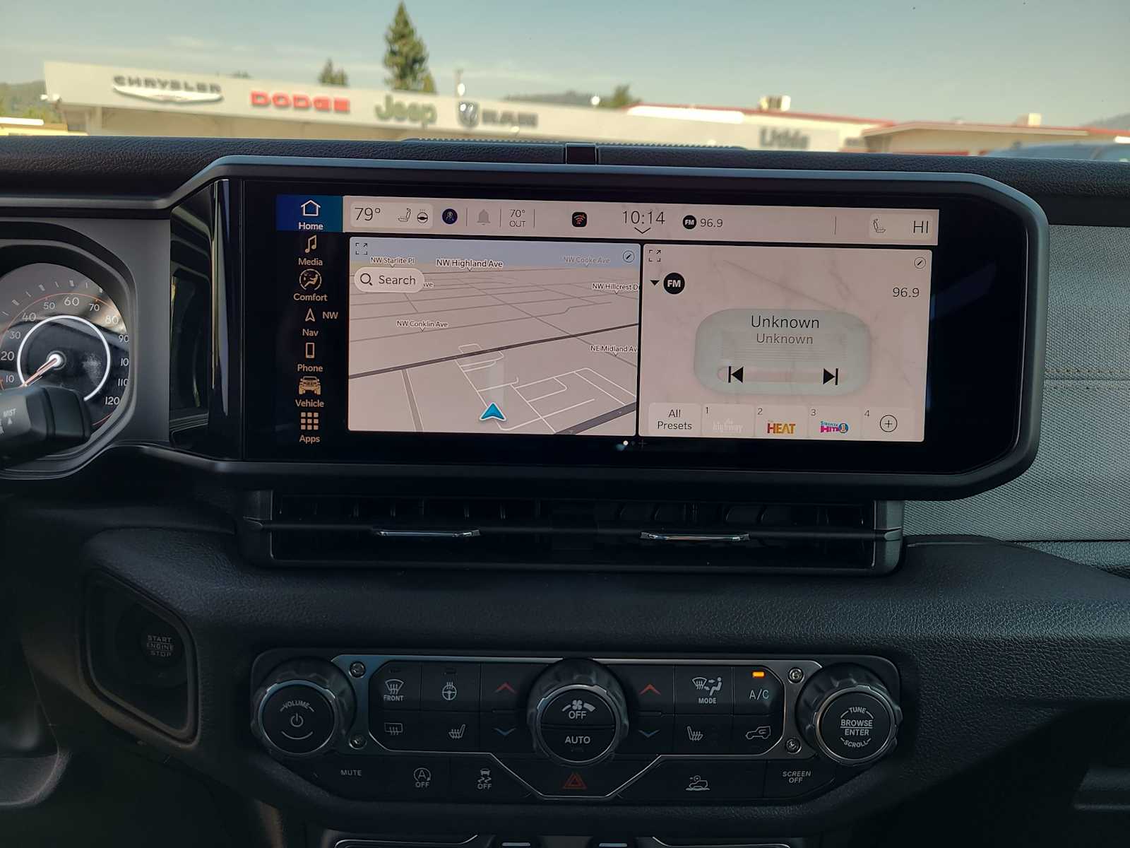 Thumbnail: 2025 Jeep Gladiator - 24