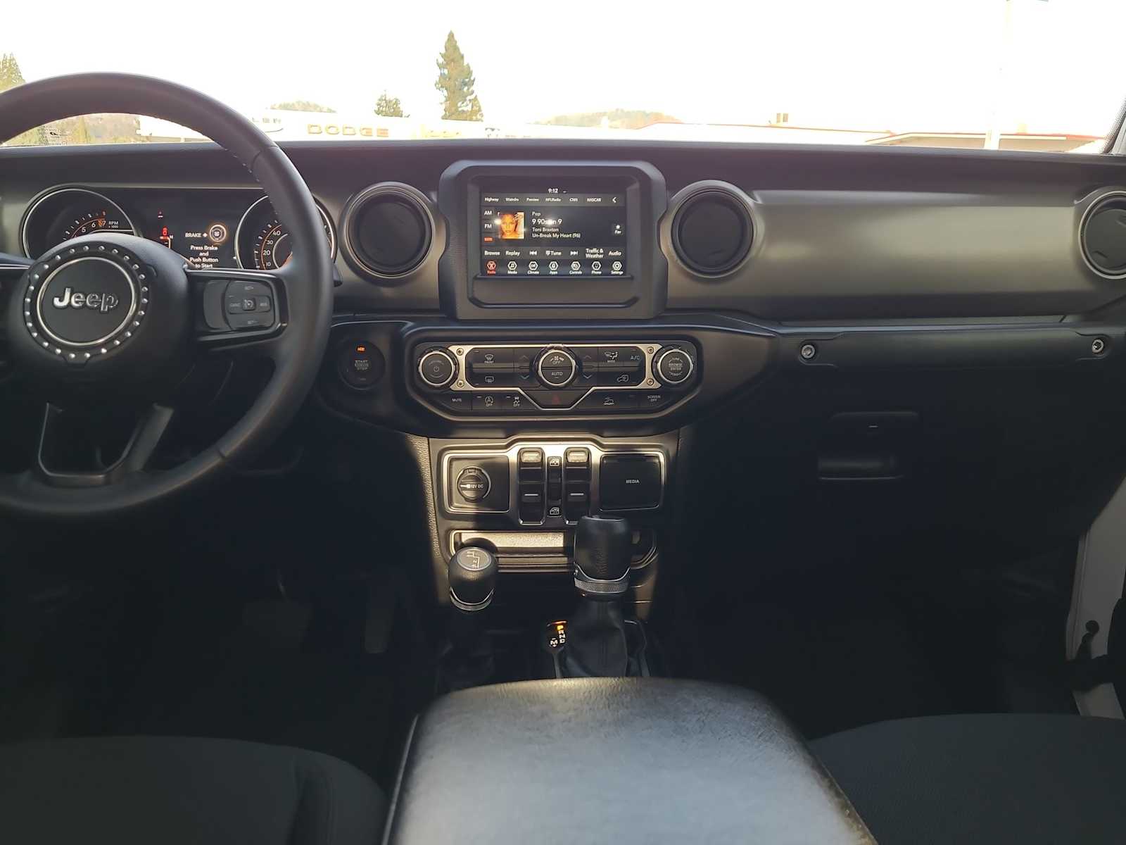 Thumbnail: 2023 Jeep Gladiator - 18