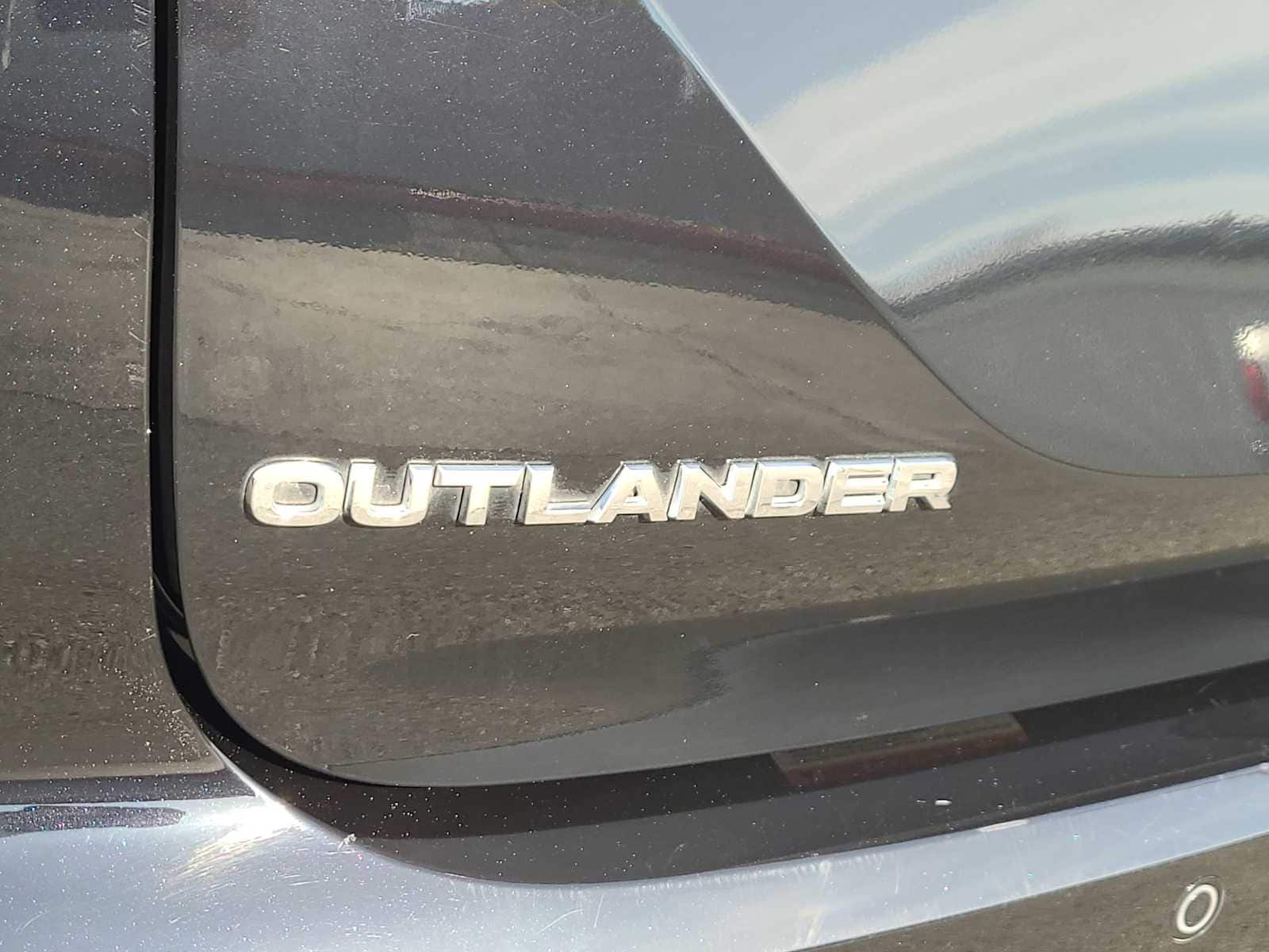 Thumbnail: 2024 Mitsubishi Outlander - 15