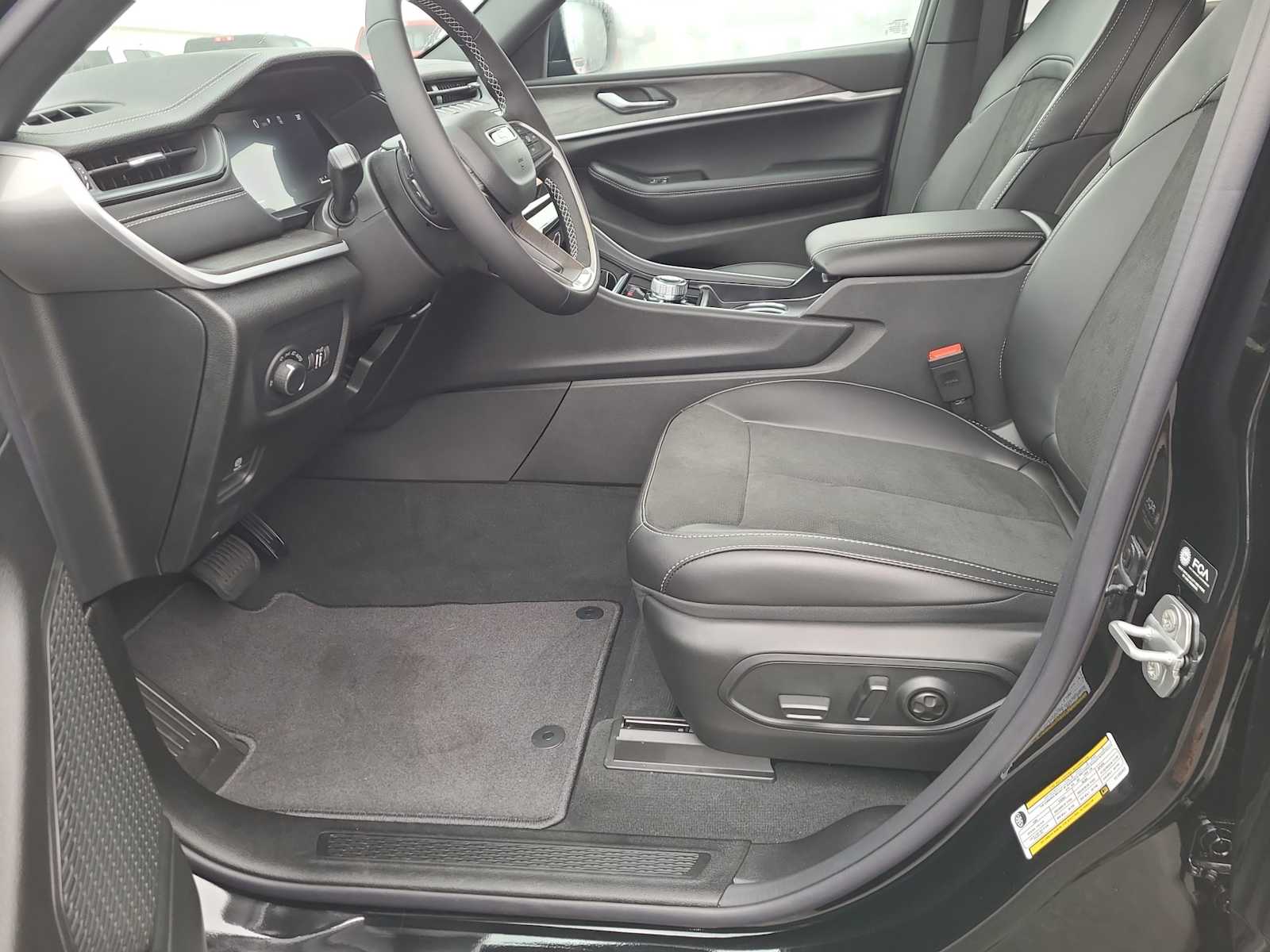 Thumbnail: 2026 Jeep Grand Cherokee - 19