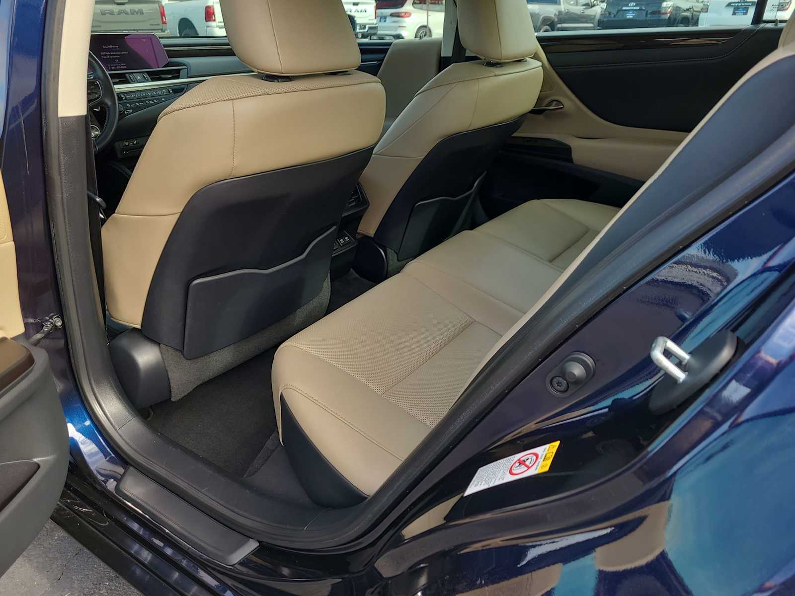 Thumbnail: 2019 Lexus ES - 20