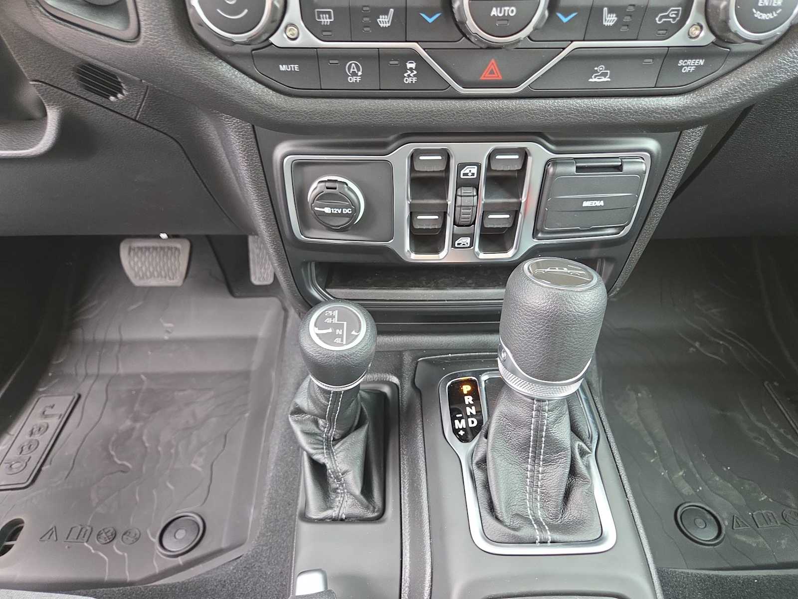Thumbnail: 2026 Jeep Gladiator - 25