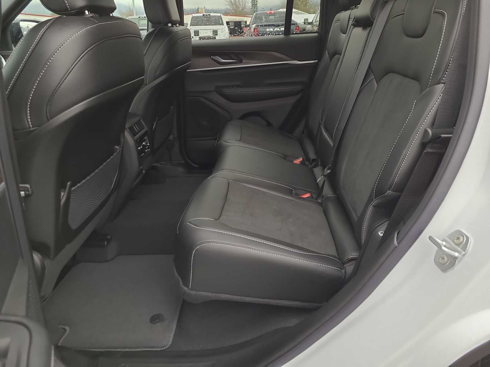 Thumbnail: 2026 Jeep Grand Cherokee - 21