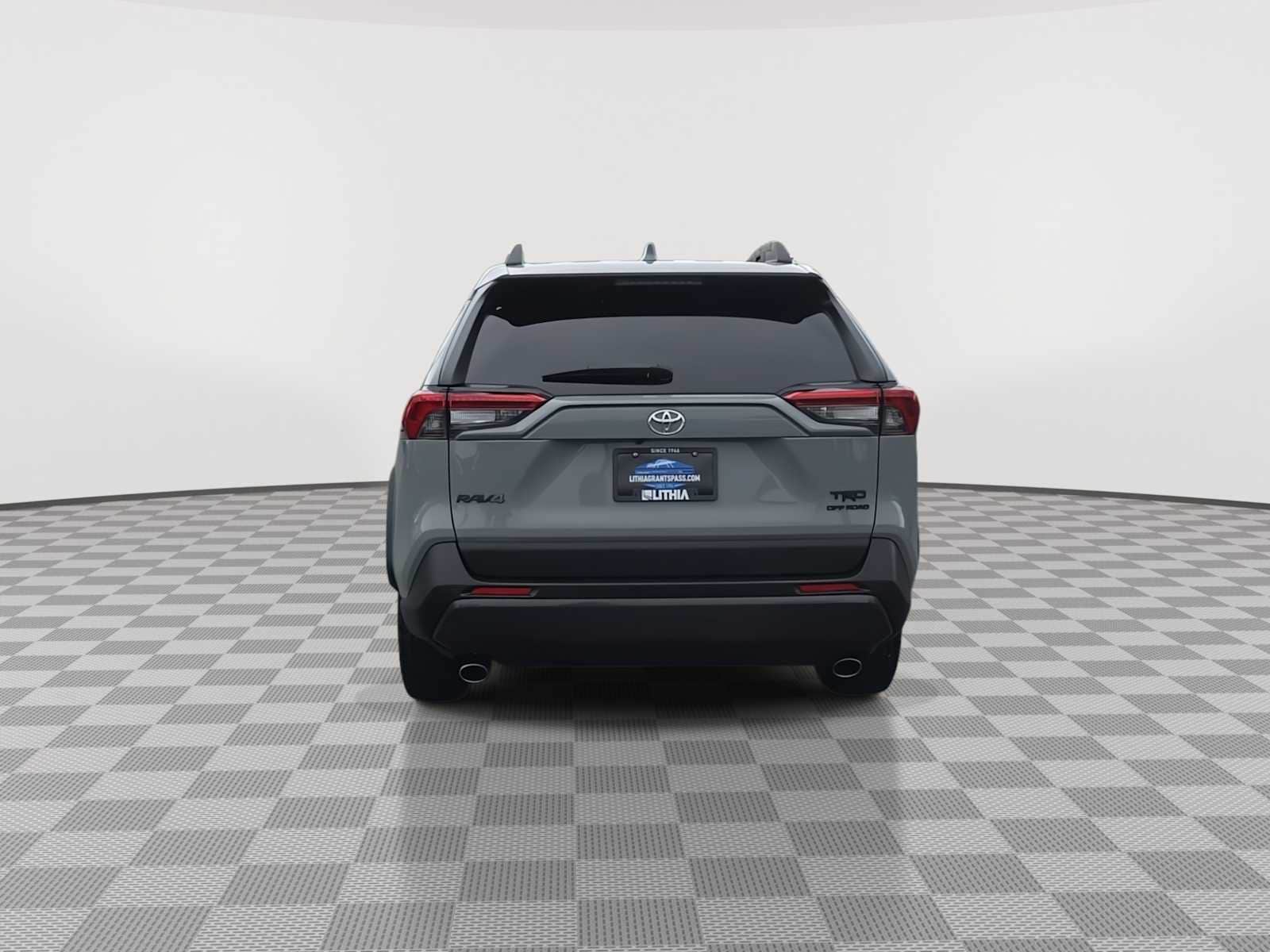 Thumbnail: 2021 Toyota RAV4 - 6