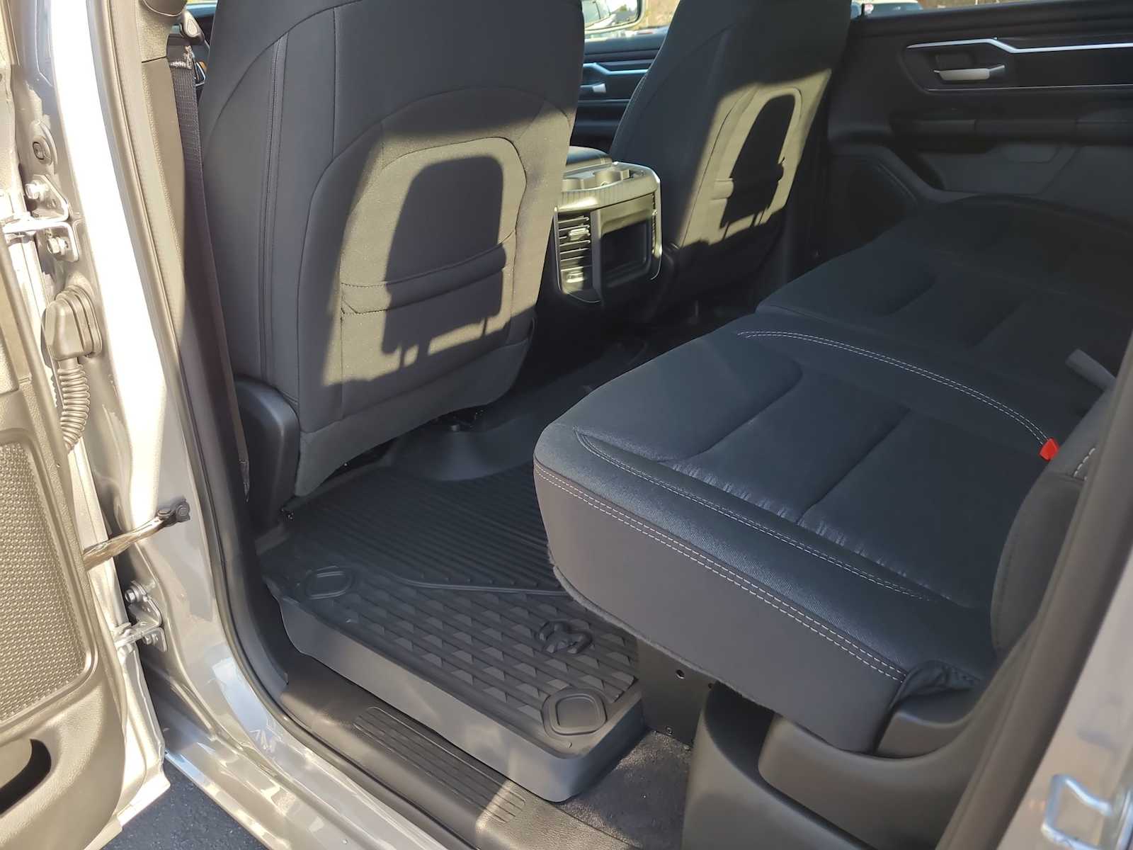 Thumbnail: 2026 RAM 1500 - 20