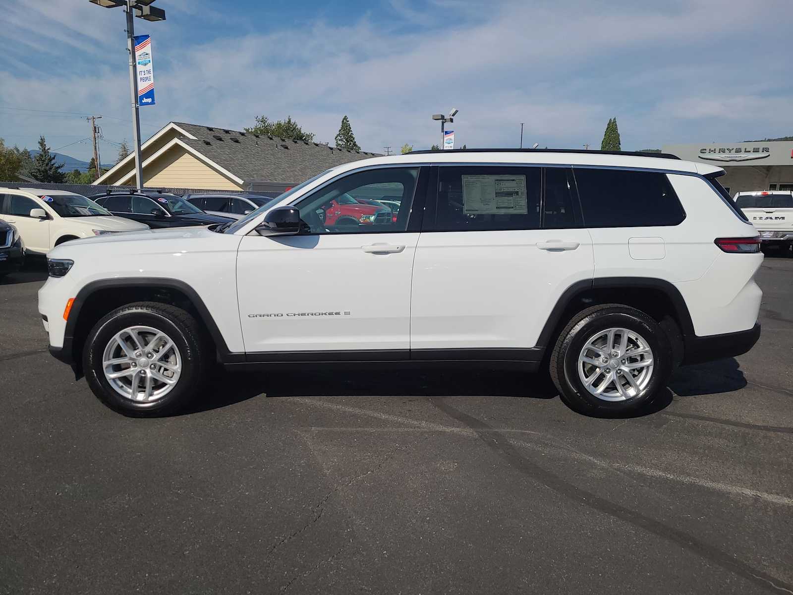 Thumbnail: 2025 Jeep Grand Cherokee - 11