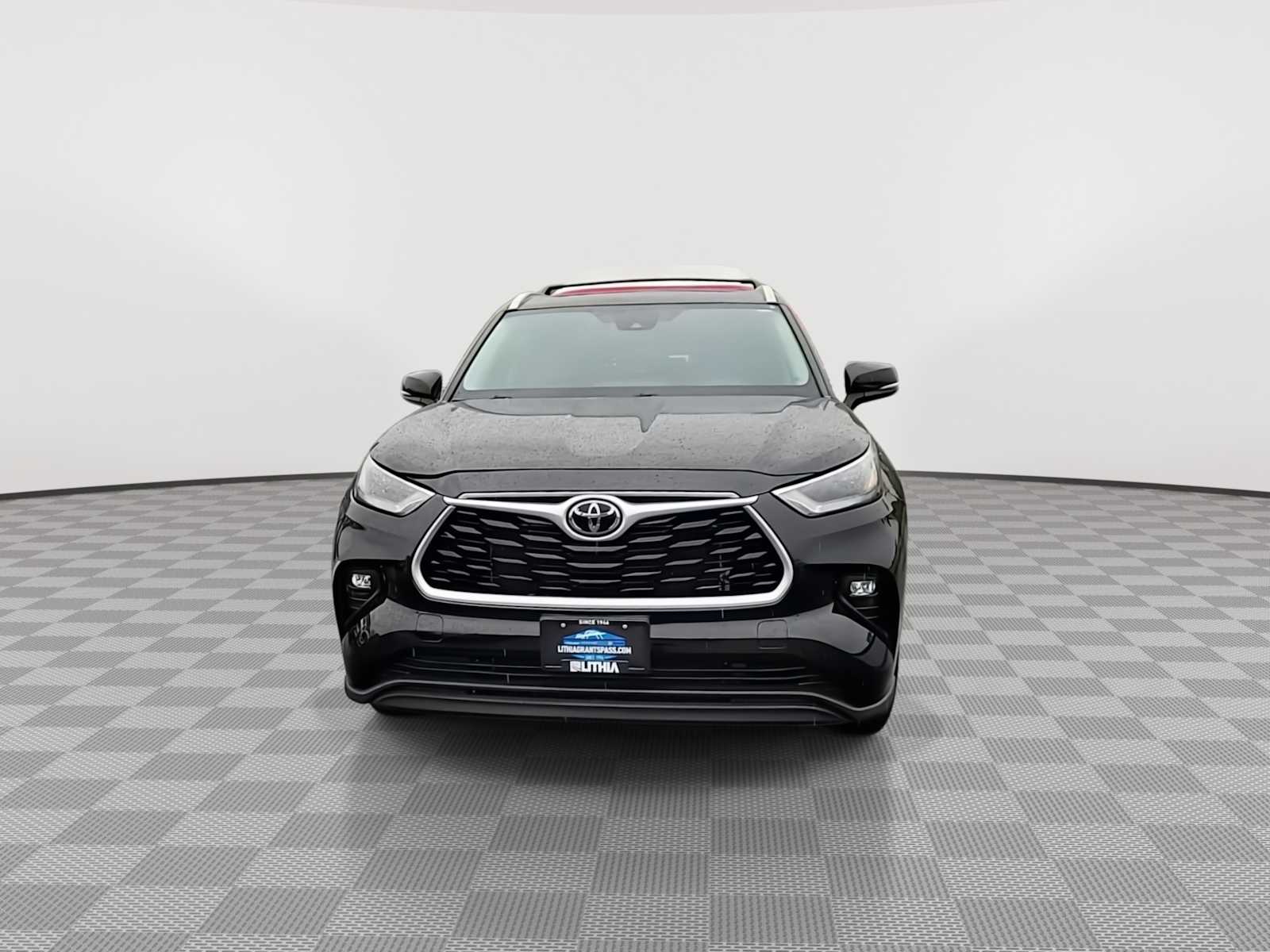 Thumbnail: 2022 Toyota Highlander - 3