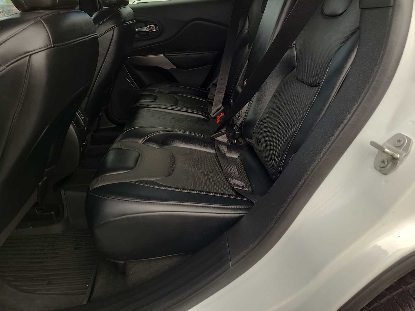 Thumbnail: 2022 Jeep Cherokee - 21