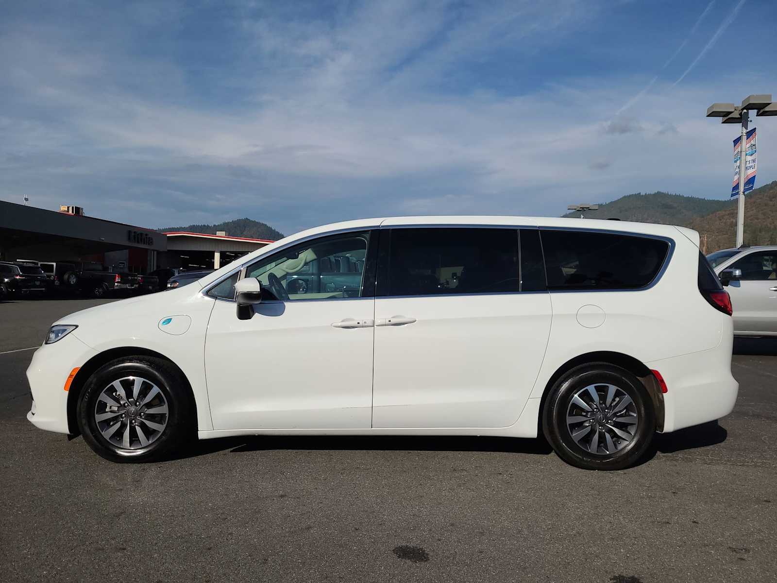 Thumbnail: 2023 Chrysler Pacifica - 11