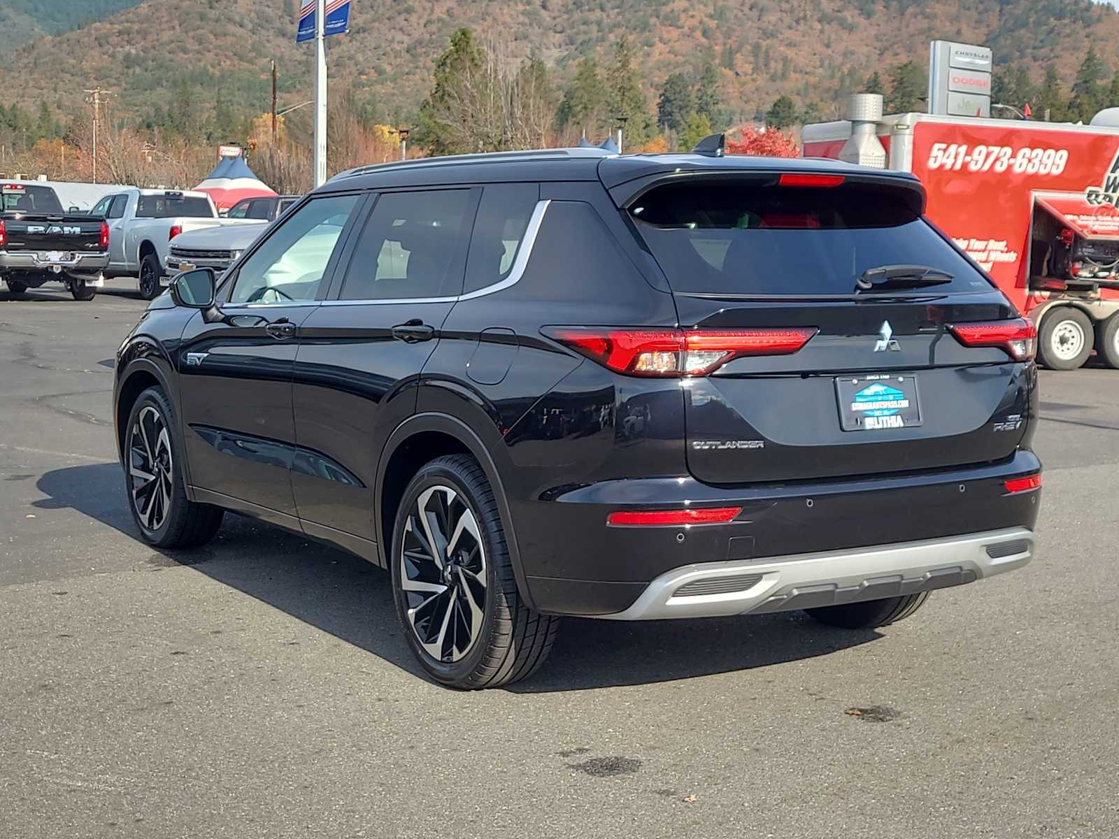 Thumbnail: 2024 Mitsubishi Outlander - 12