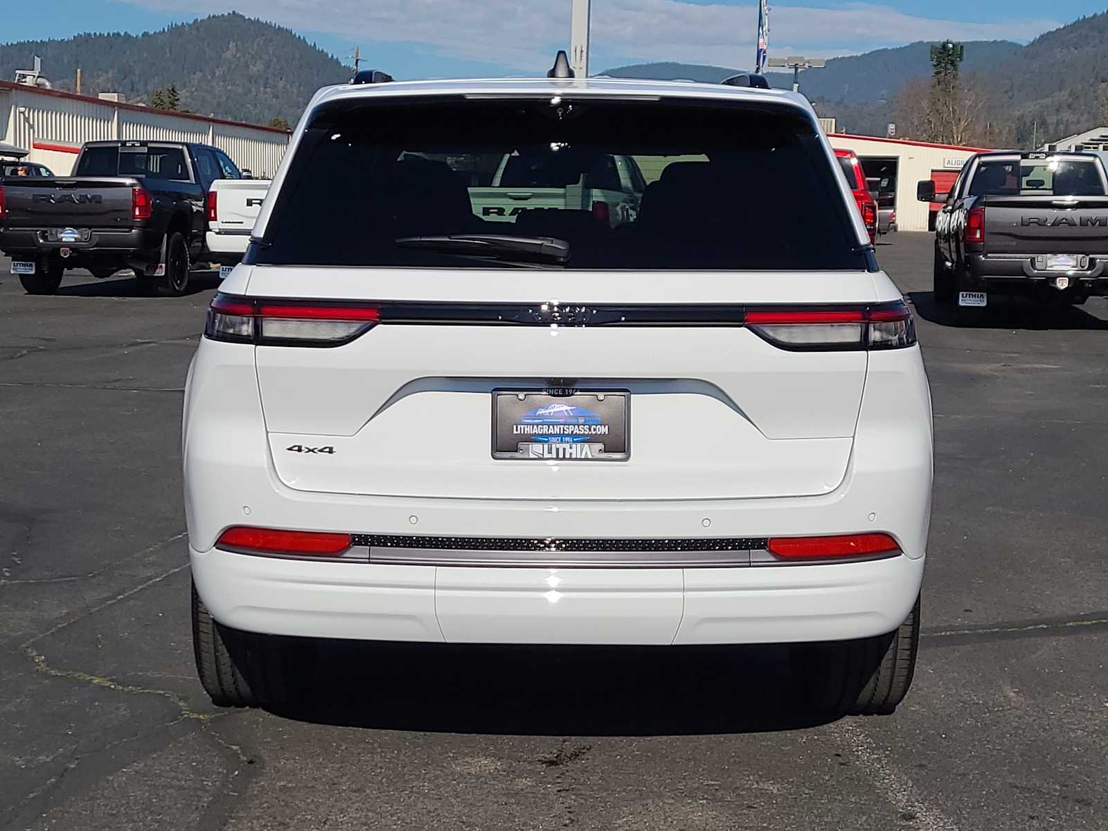 Thumbnail: 2026 Jeep Grand Cherokee - 13