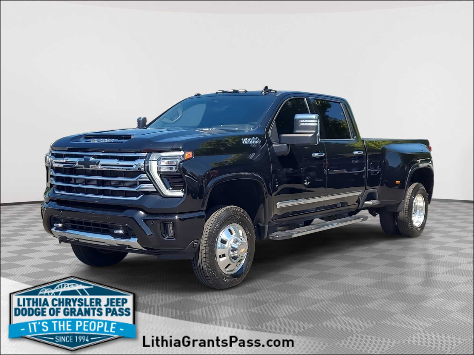 2024 Chevrolet Silverado HD High Country 4WD Crew Cab Long Box DRW's photo