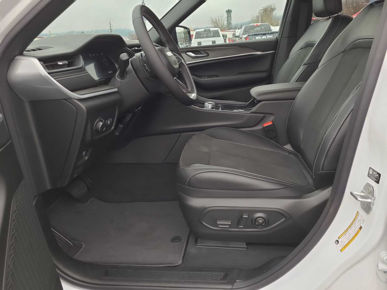 Thumbnail: 2026 Jeep Grand Cherokee - 19