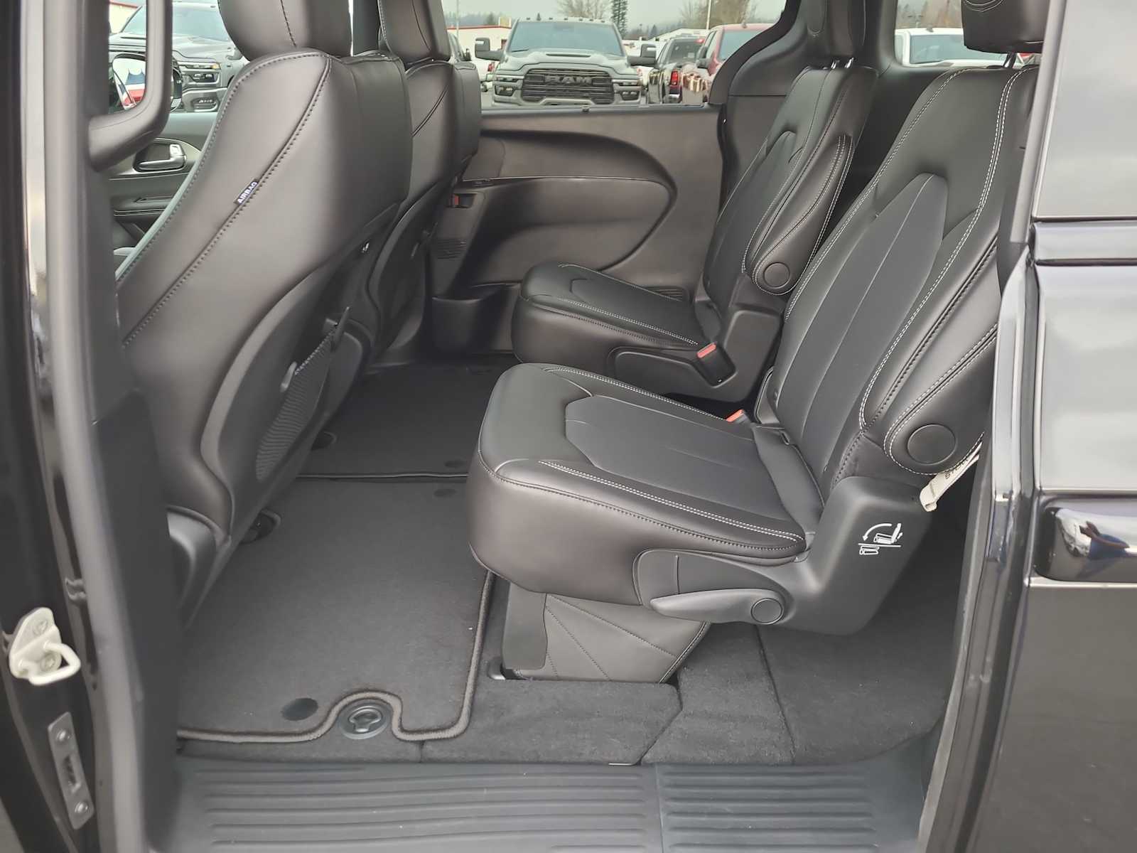 Thumbnail: 2026 Chrysler Pacifica - 21