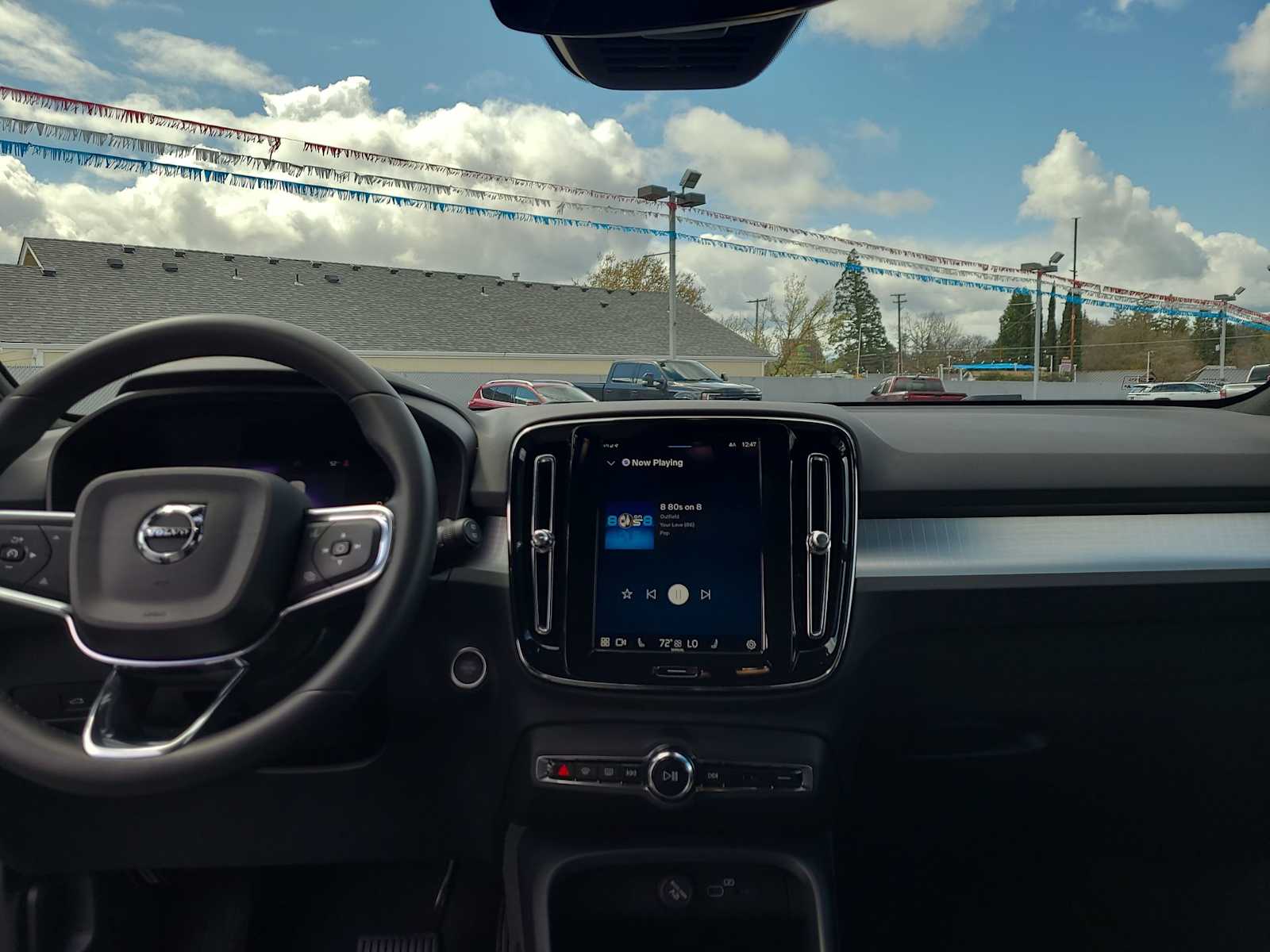 Thumbnail: 2024 Volvo XC40 - 18