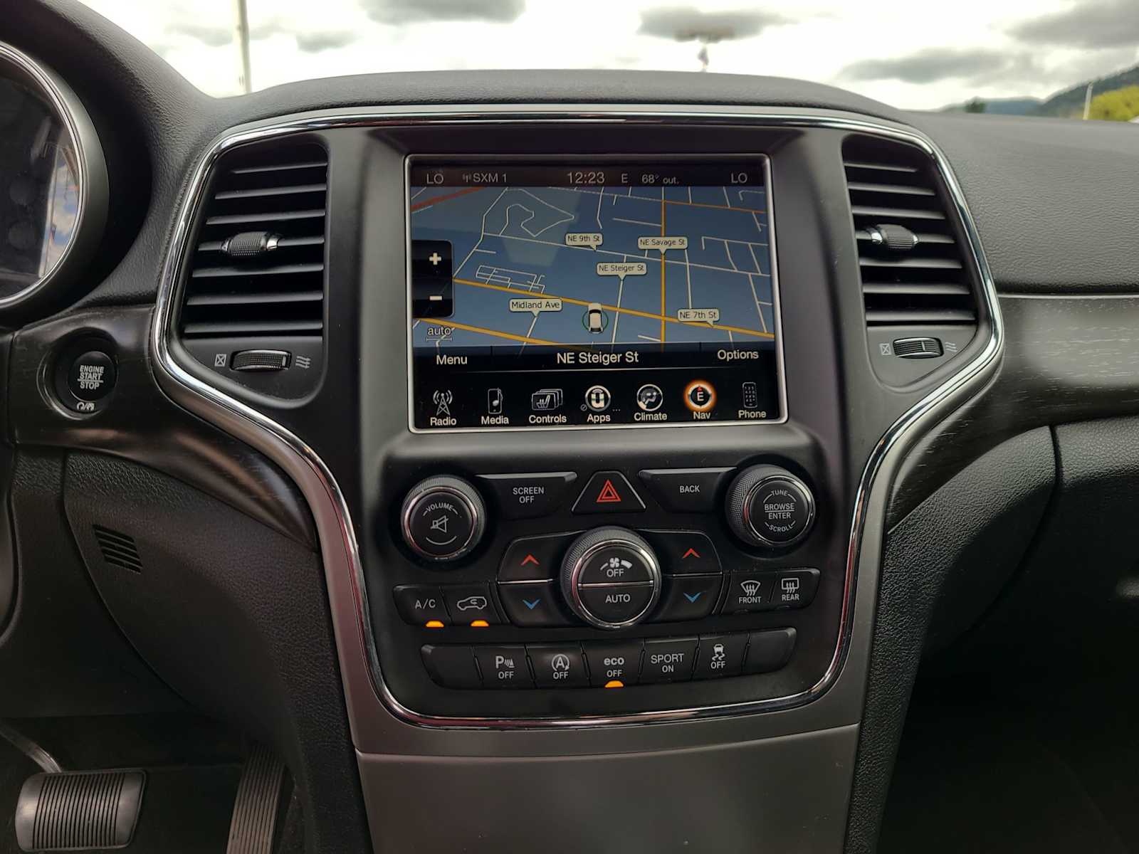 Thumbnail: 2017 Jeep Grand Cherokee - 24