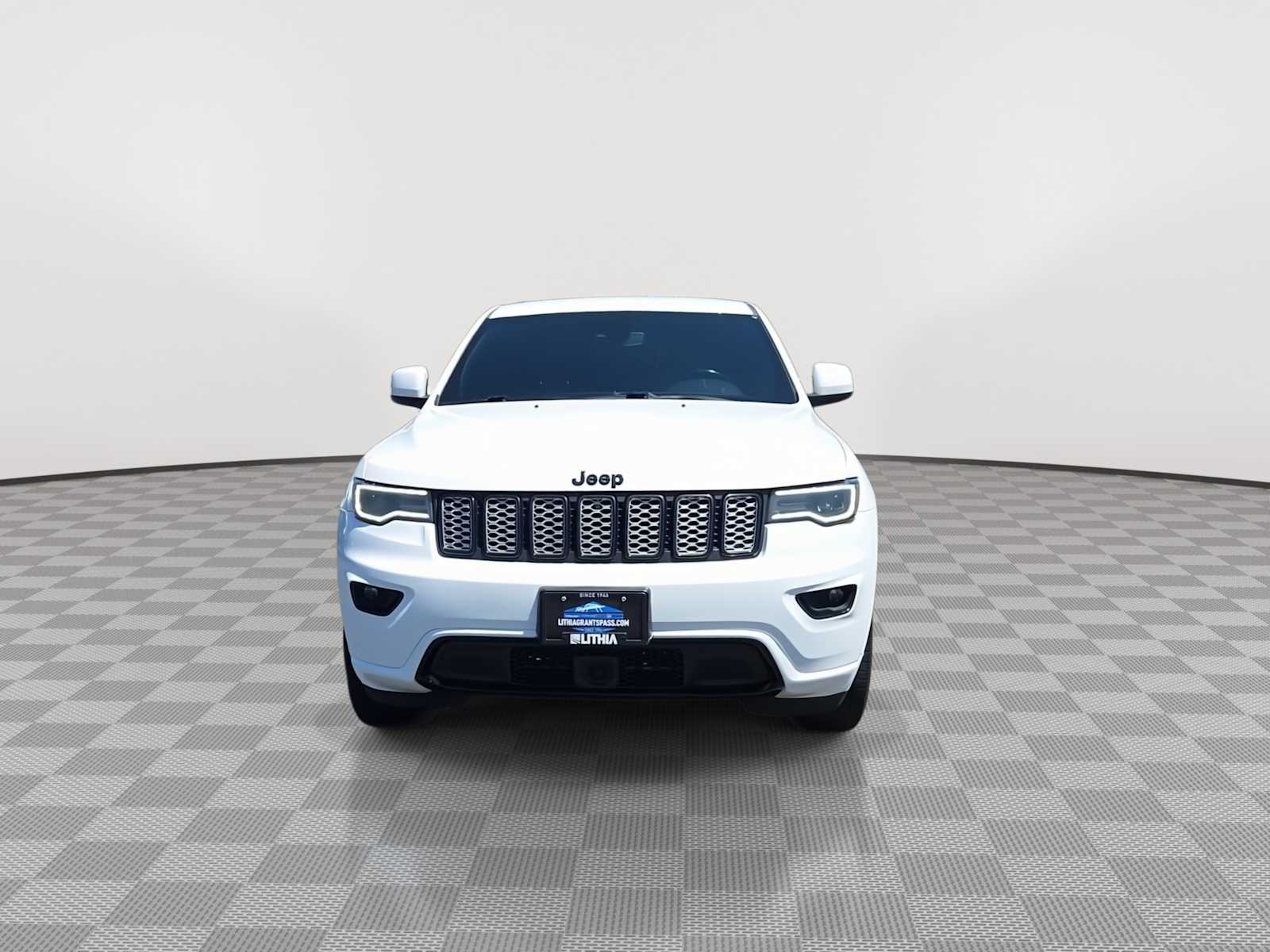 Thumbnail: 2020 Jeep Grand Cherokee - 3