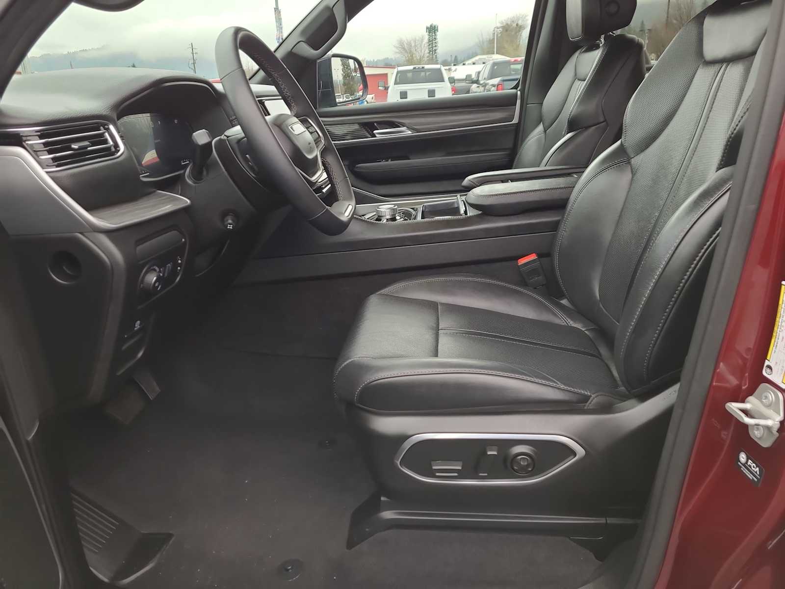 Thumbnail: 2024 Jeep Wagoneer - 19