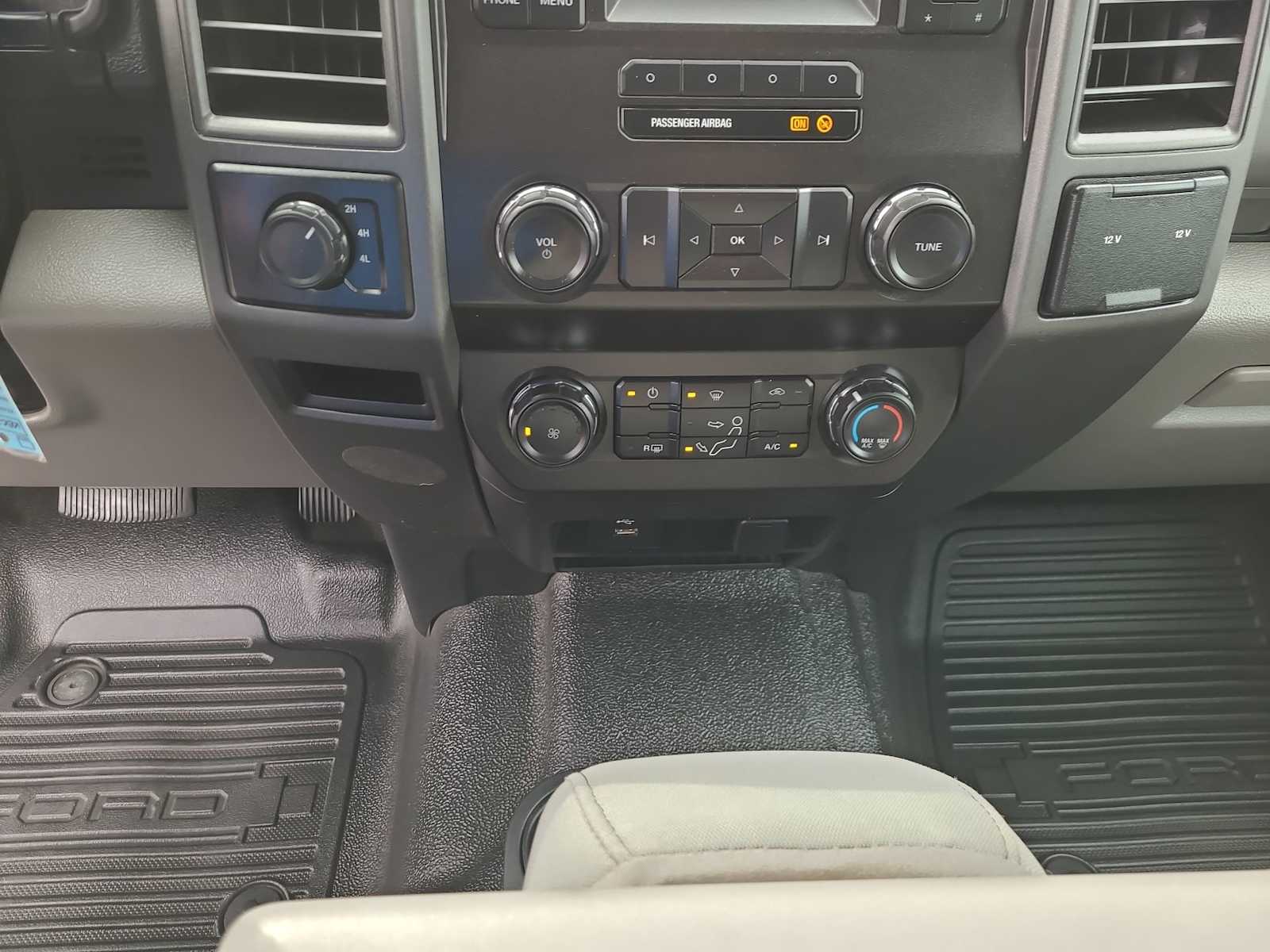 Thumbnail: 2019 Ford Econoline - 25