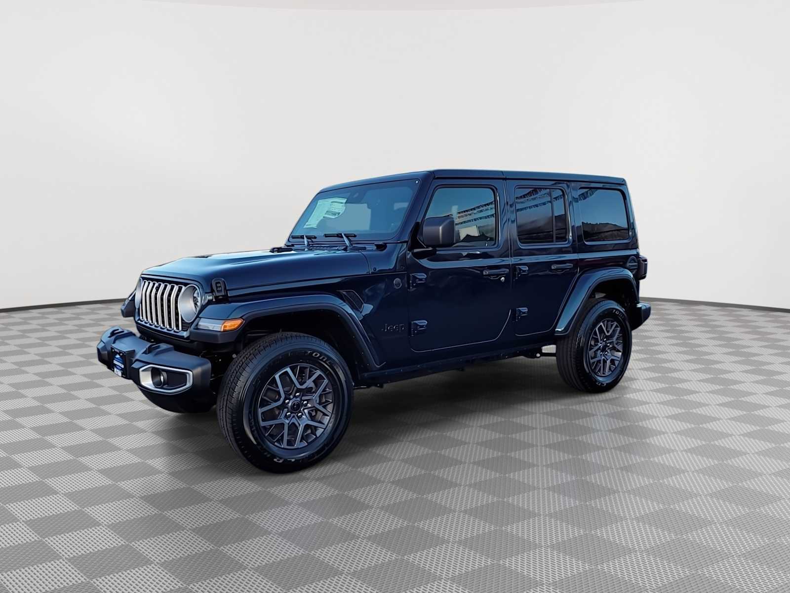 2025 Jeep Wrangler Sahara photo 4