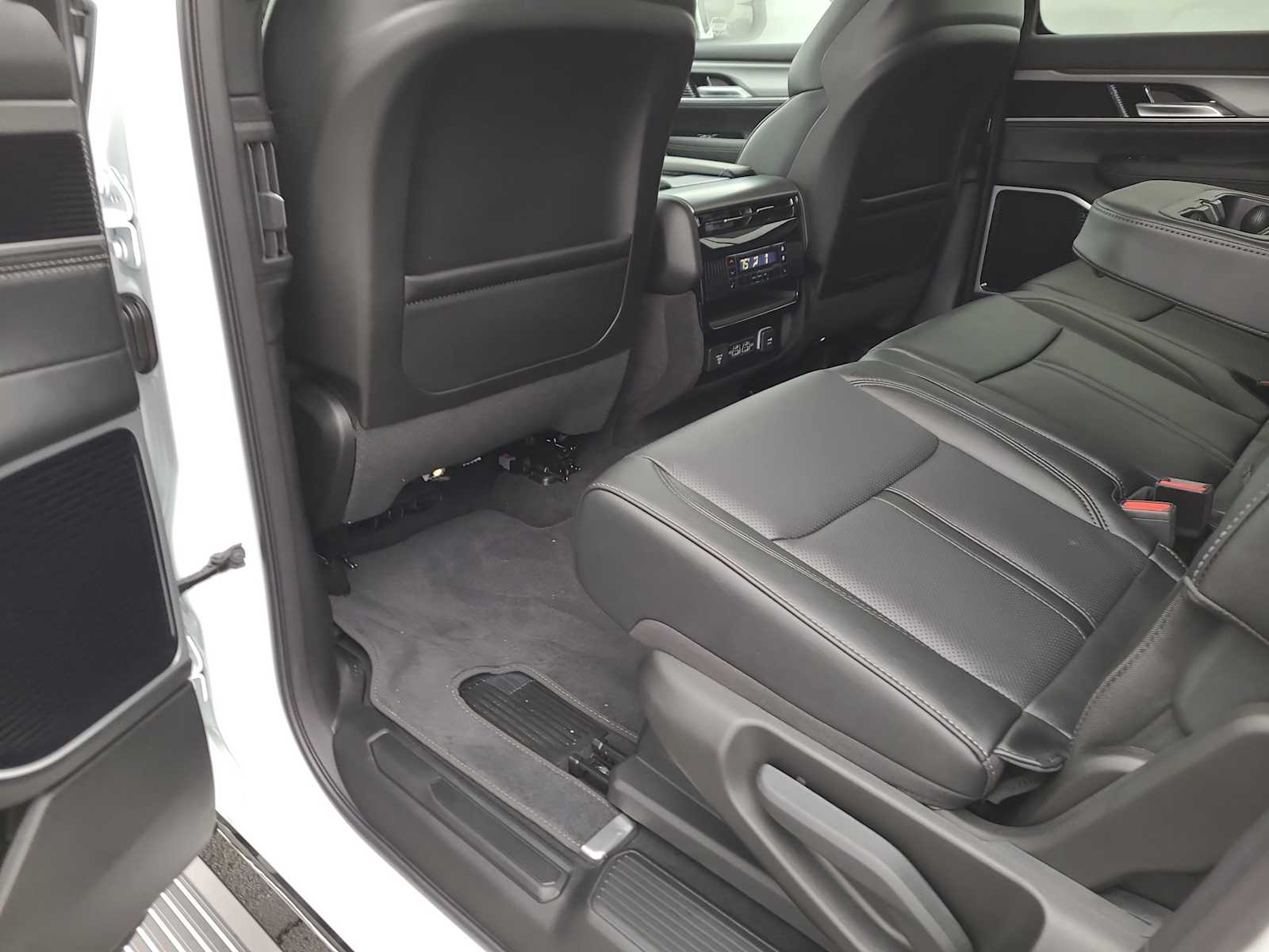 Thumbnail: 2026 Jeep Grand Wagoneer - 20