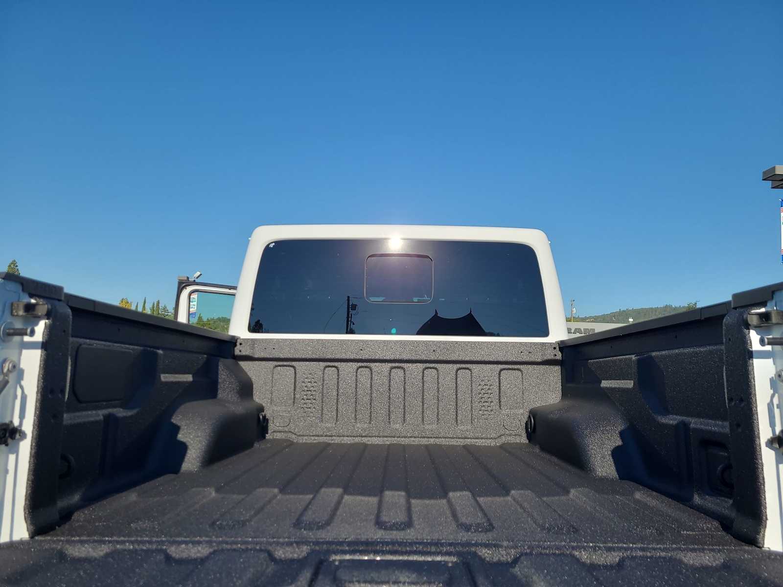 Thumbnail: 2025 Jeep Gladiator - 27