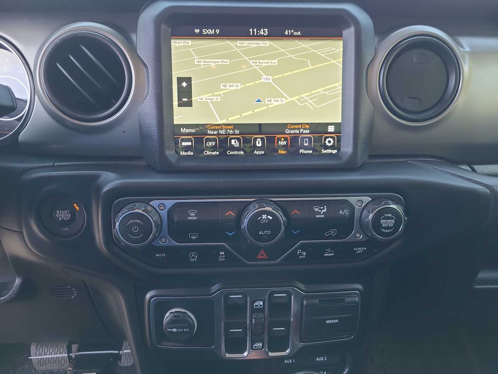 Thumbnail: 2021 Jeep Gladiator - 24