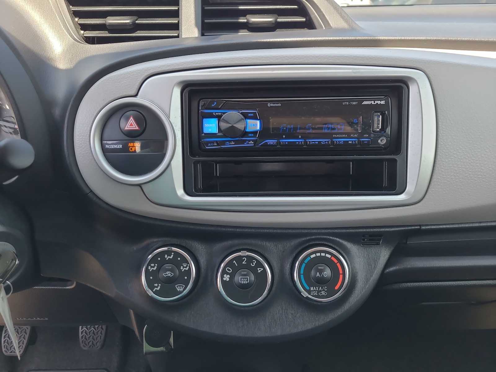 2014 Toyota Yaris L 24