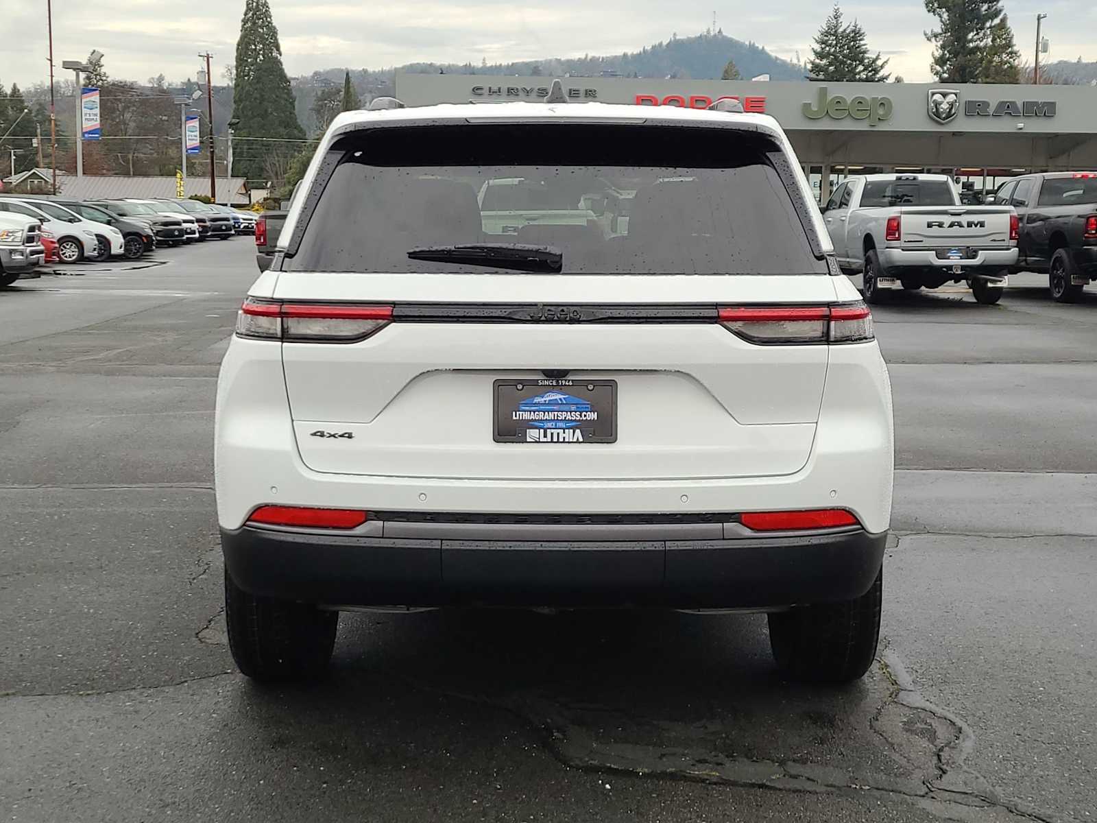 Thumbnail: 2026 Jeep Grand Cherokee - 13