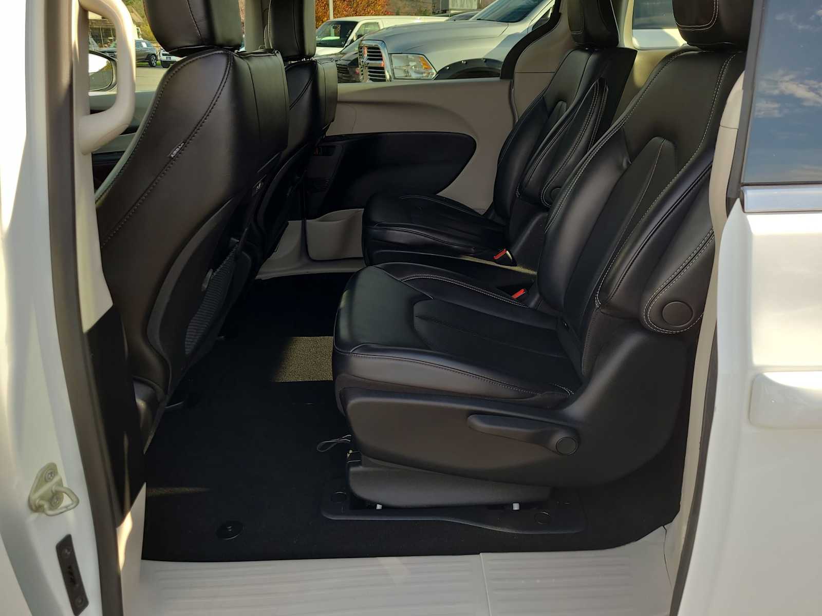 Thumbnail: 2023 Chrysler Pacifica - 21