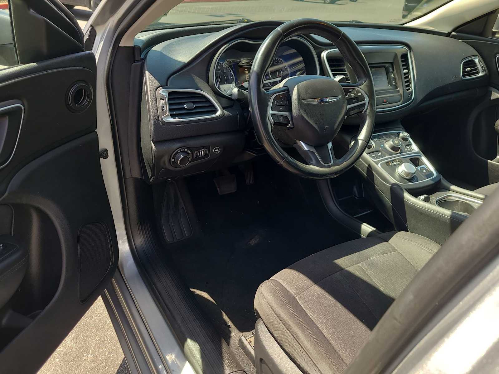 Thumbnail: 2015 Chrysler 200 - 10