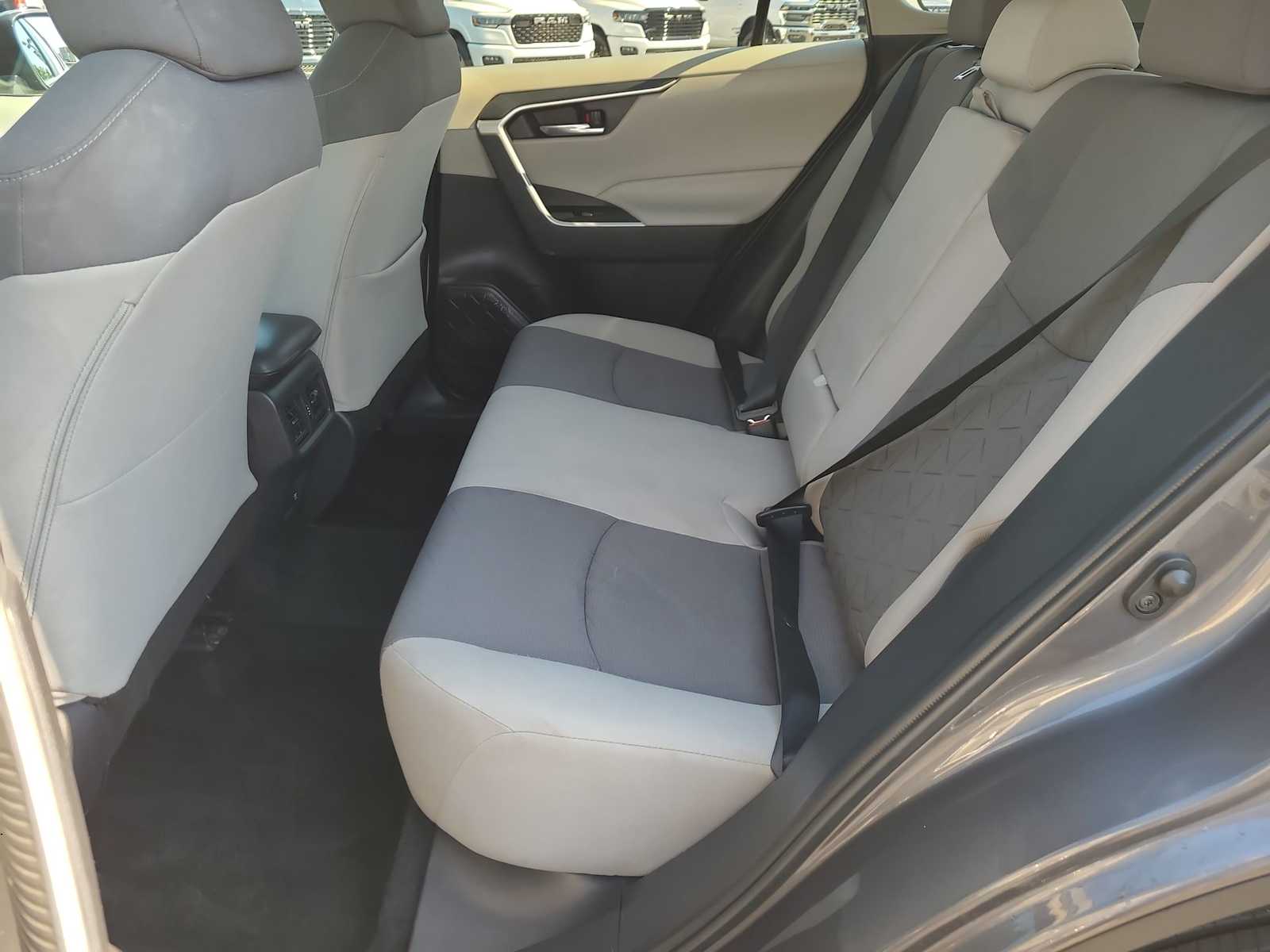 Thumbnail: 2021 Toyota RAV4 - 21