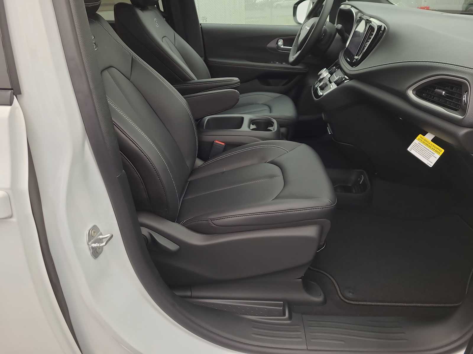 Thumbnail: 2026 Chrysler Pacifica - 22