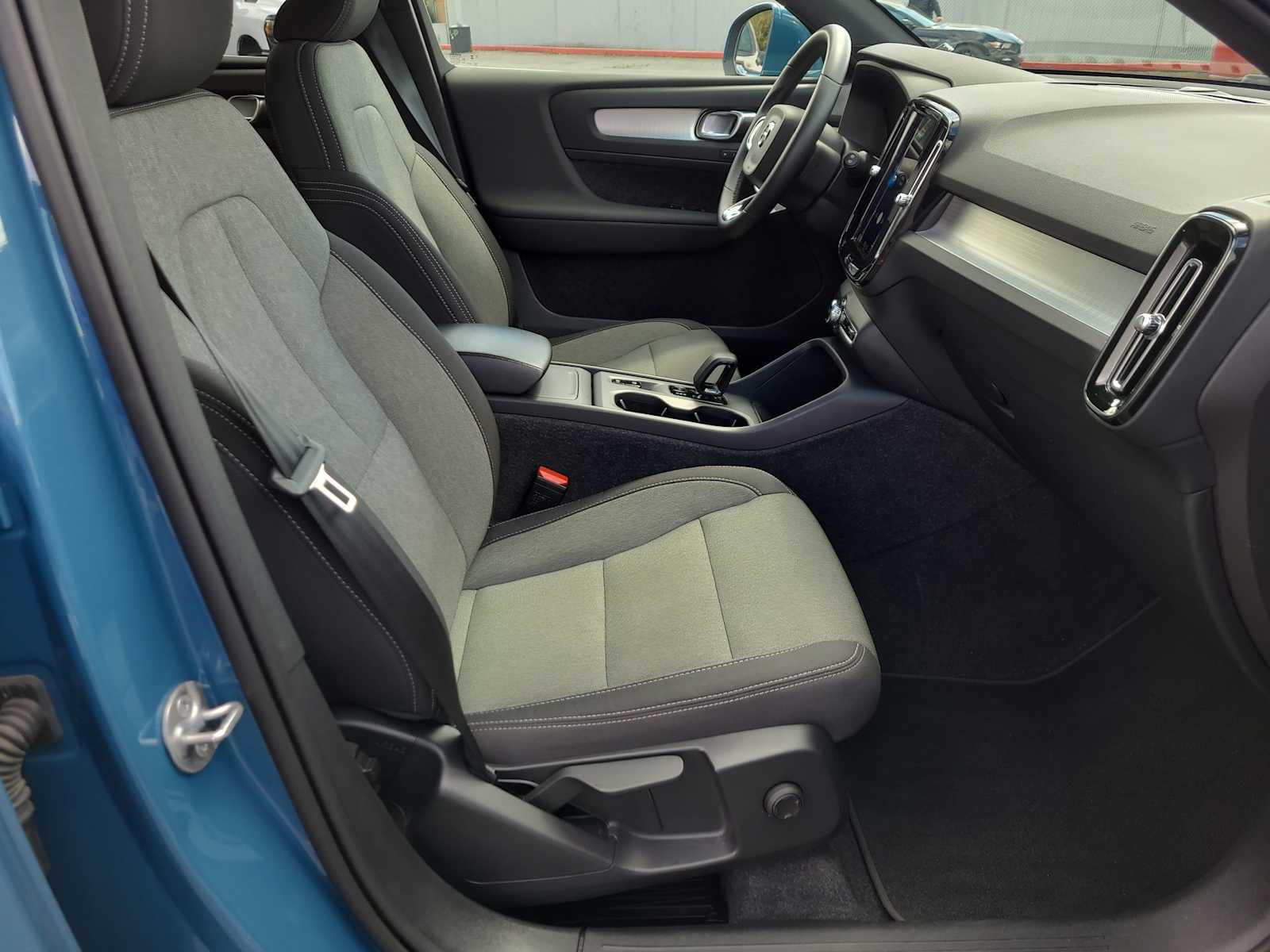 Thumbnail: 2024 Volvo XC40 - 22