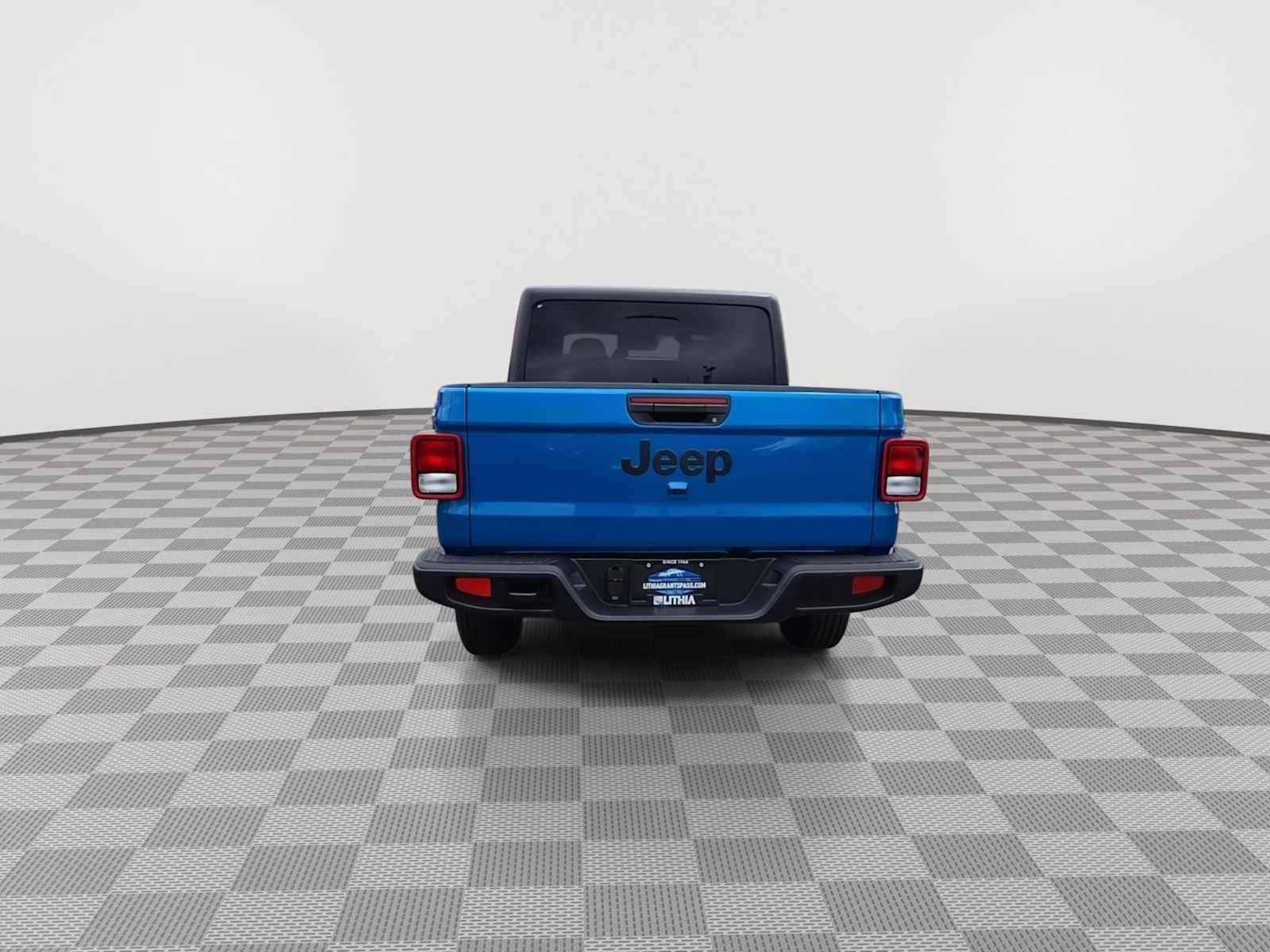 Thumbnail: 2026 Jeep Gladiator - 7