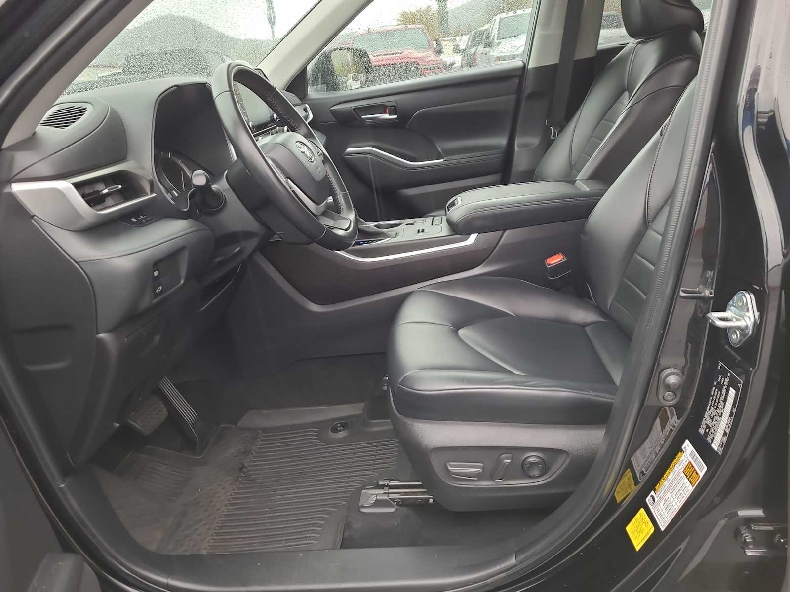 Thumbnail: 2022 Toyota Highlander - 19