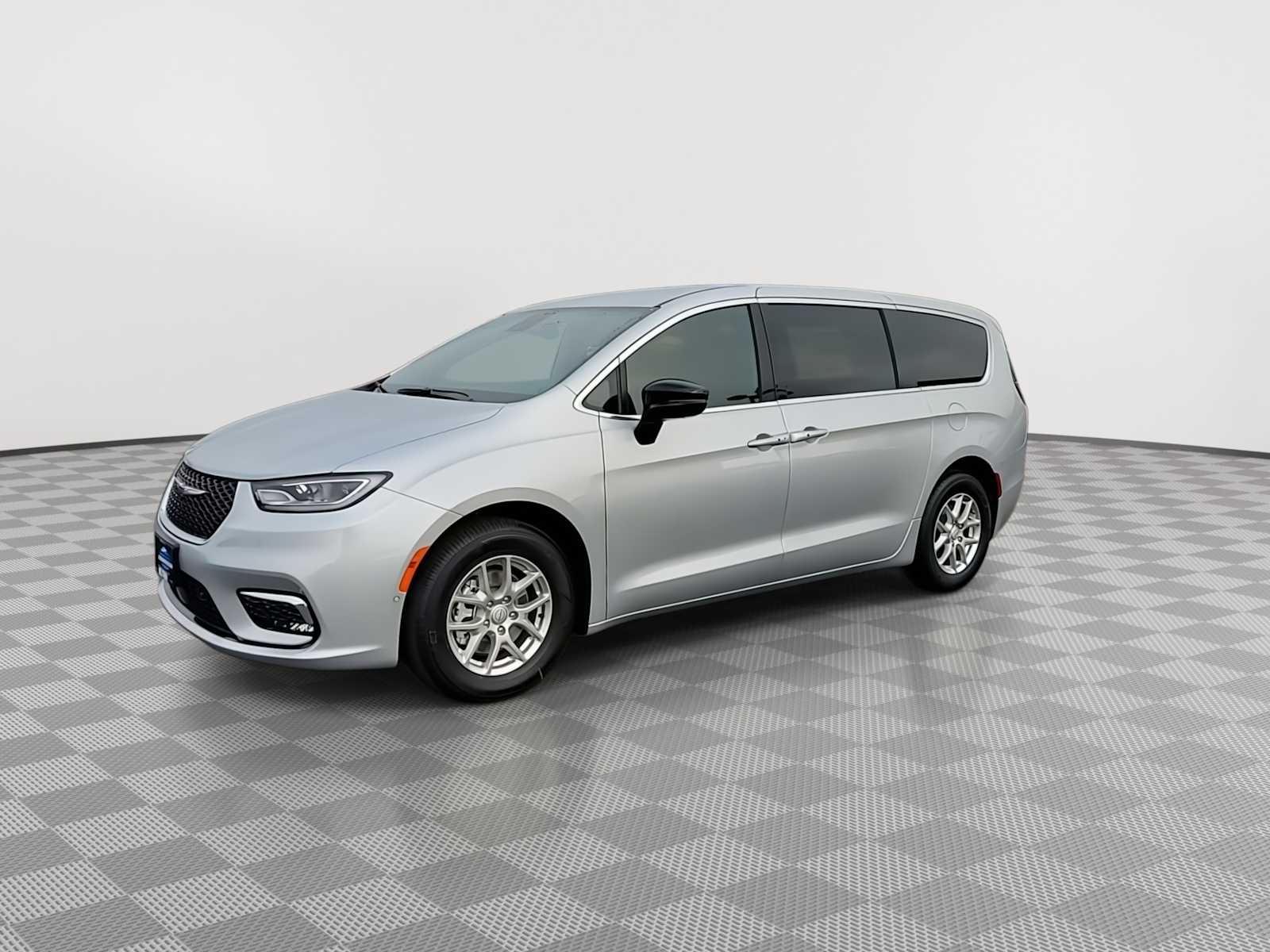 Thumbnail: 2026 Chrysler Pacifica - 4