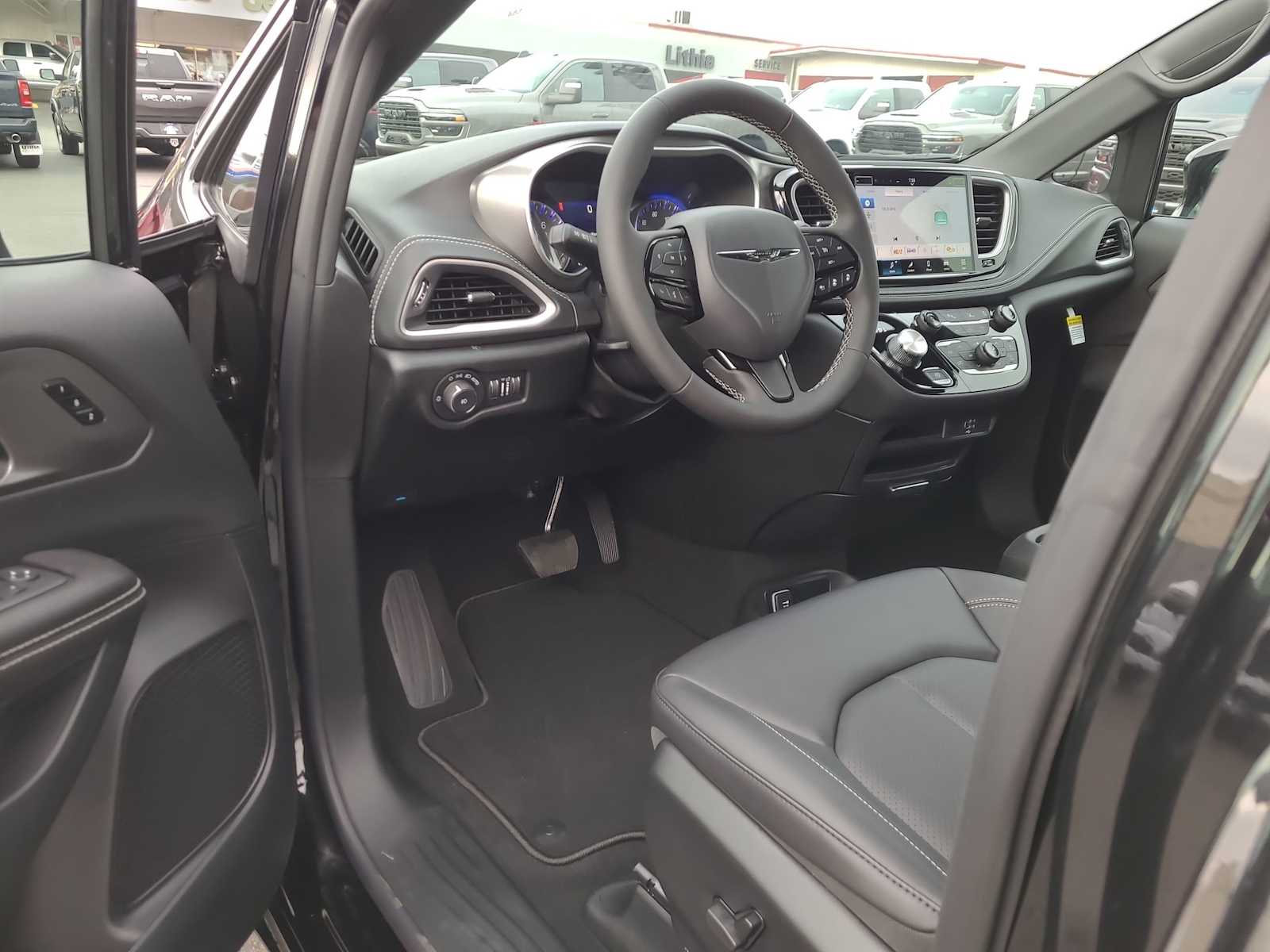 Thumbnail: 2026 Chrysler Pacifica - 10