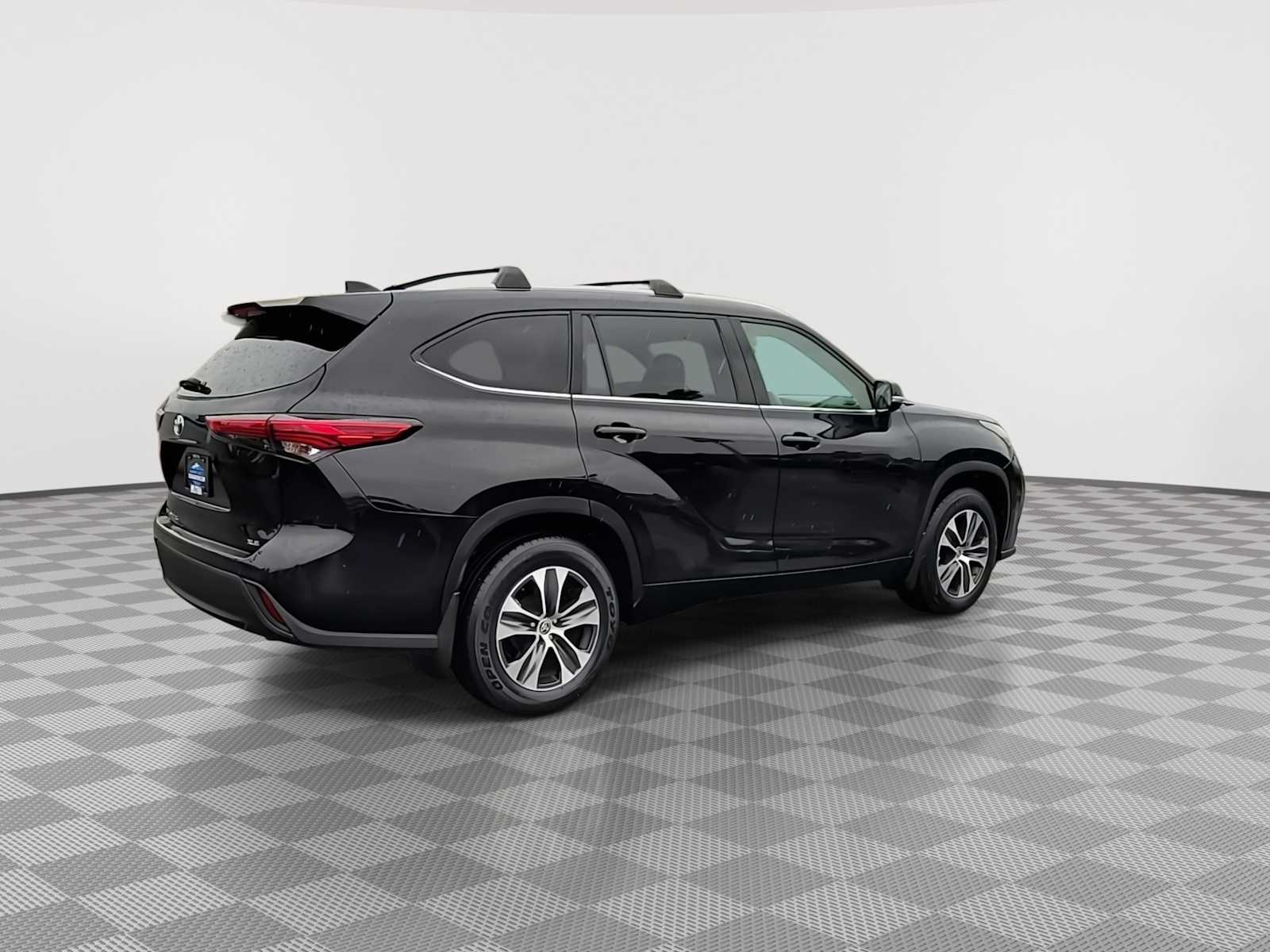 Thumbnail: 2022 Toyota Highlander - 8