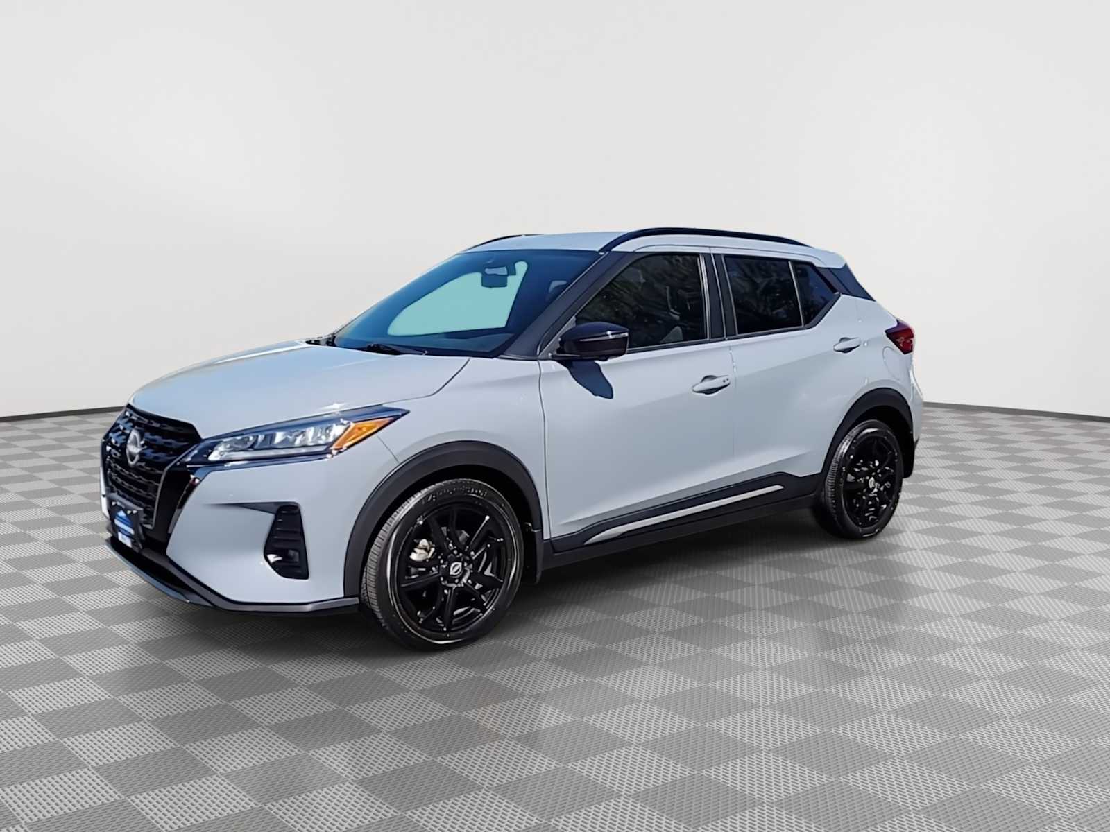 Thumbnail: 2023 Nissan Kicks - 4