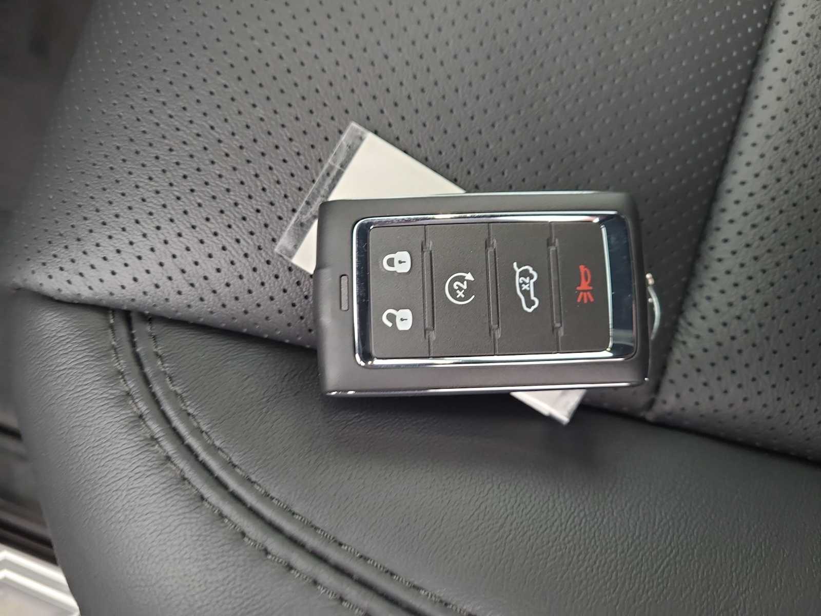 Thumbnail: 2026 Jeep Grand Wagoneer - 28