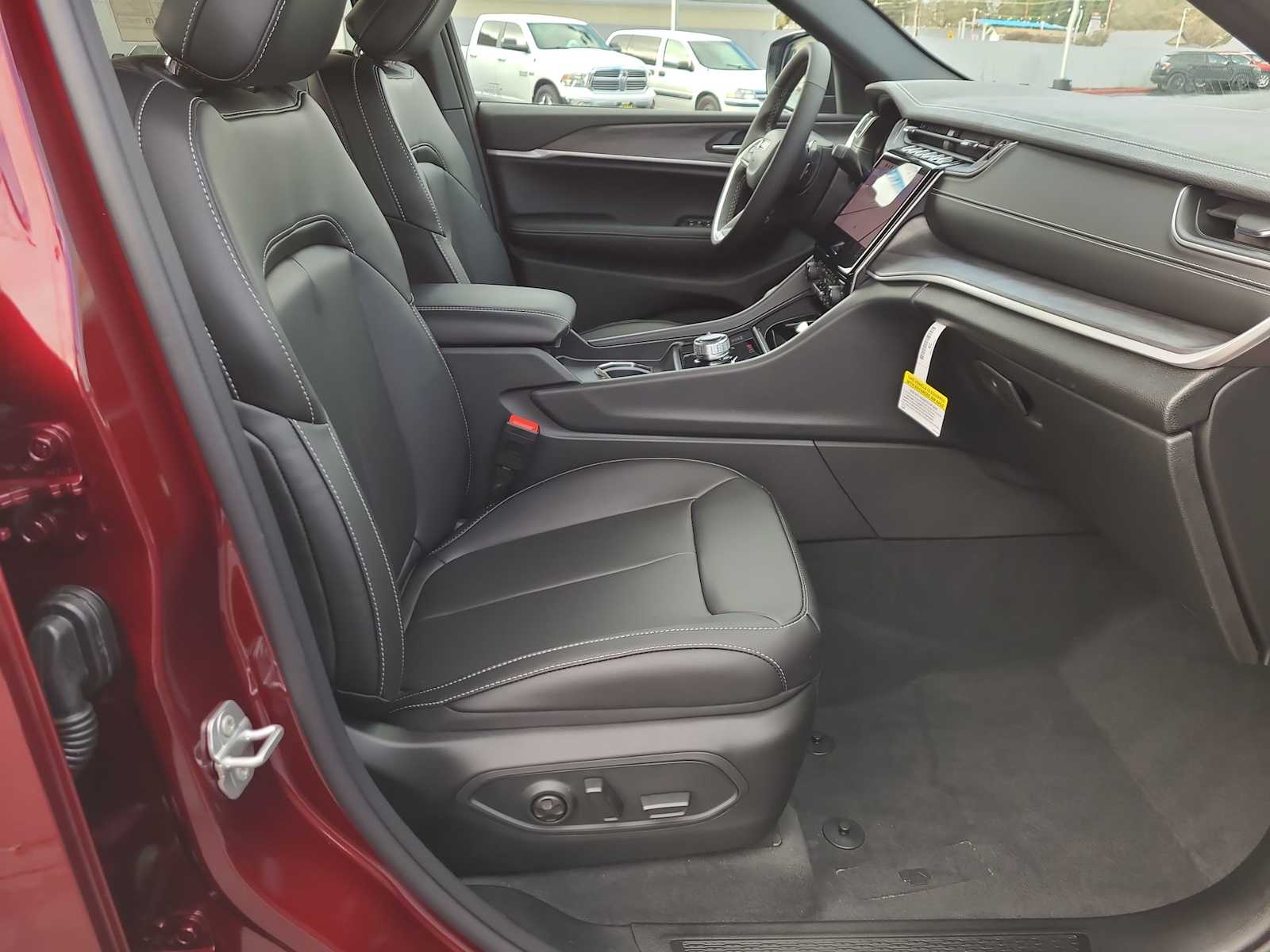 Thumbnail: 2025 Jeep Grand Cherokee - 22