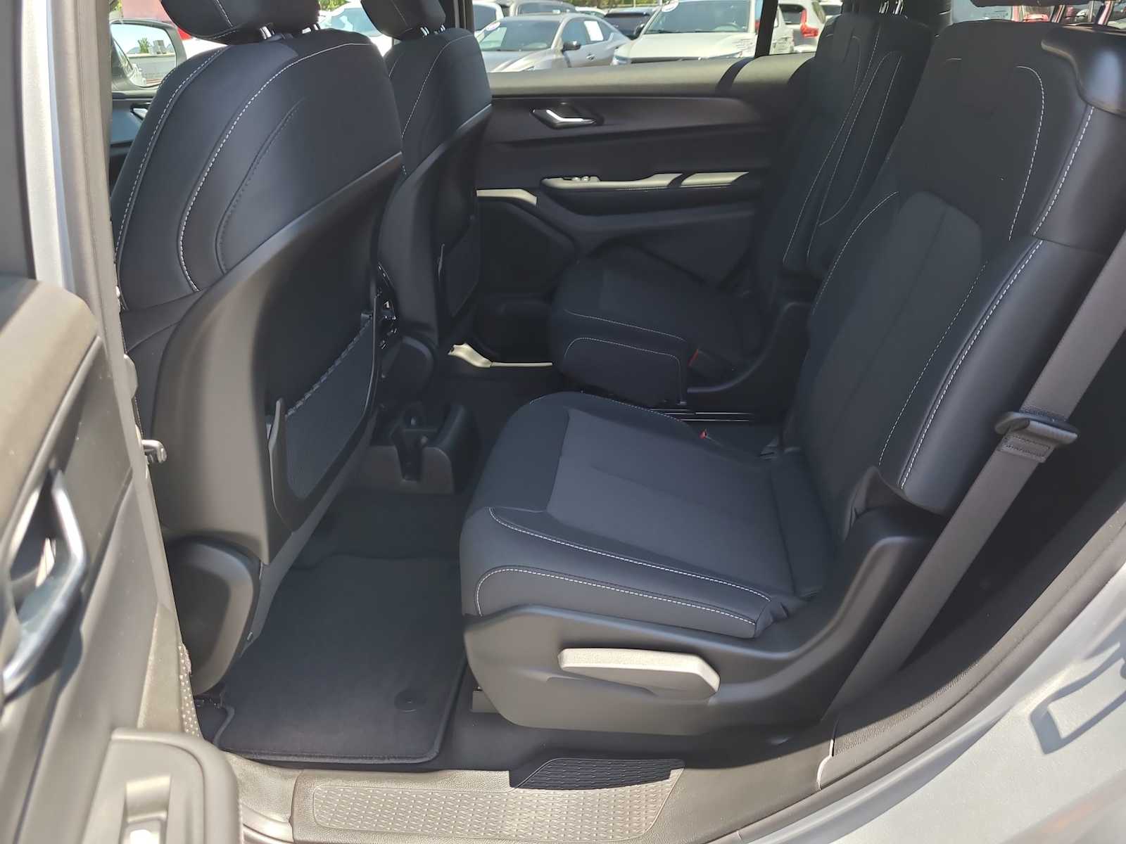 Thumbnail: 2025 Jeep Grand Cherokee - 21