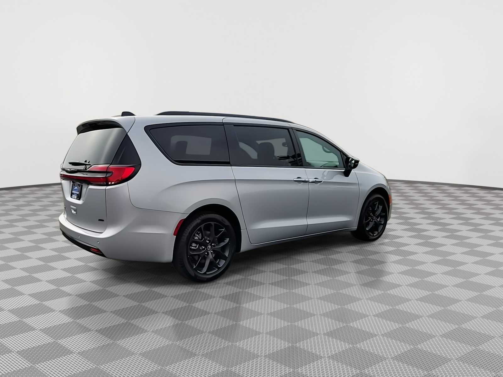 Thumbnail: 2026 Chrysler Pacifica - 8