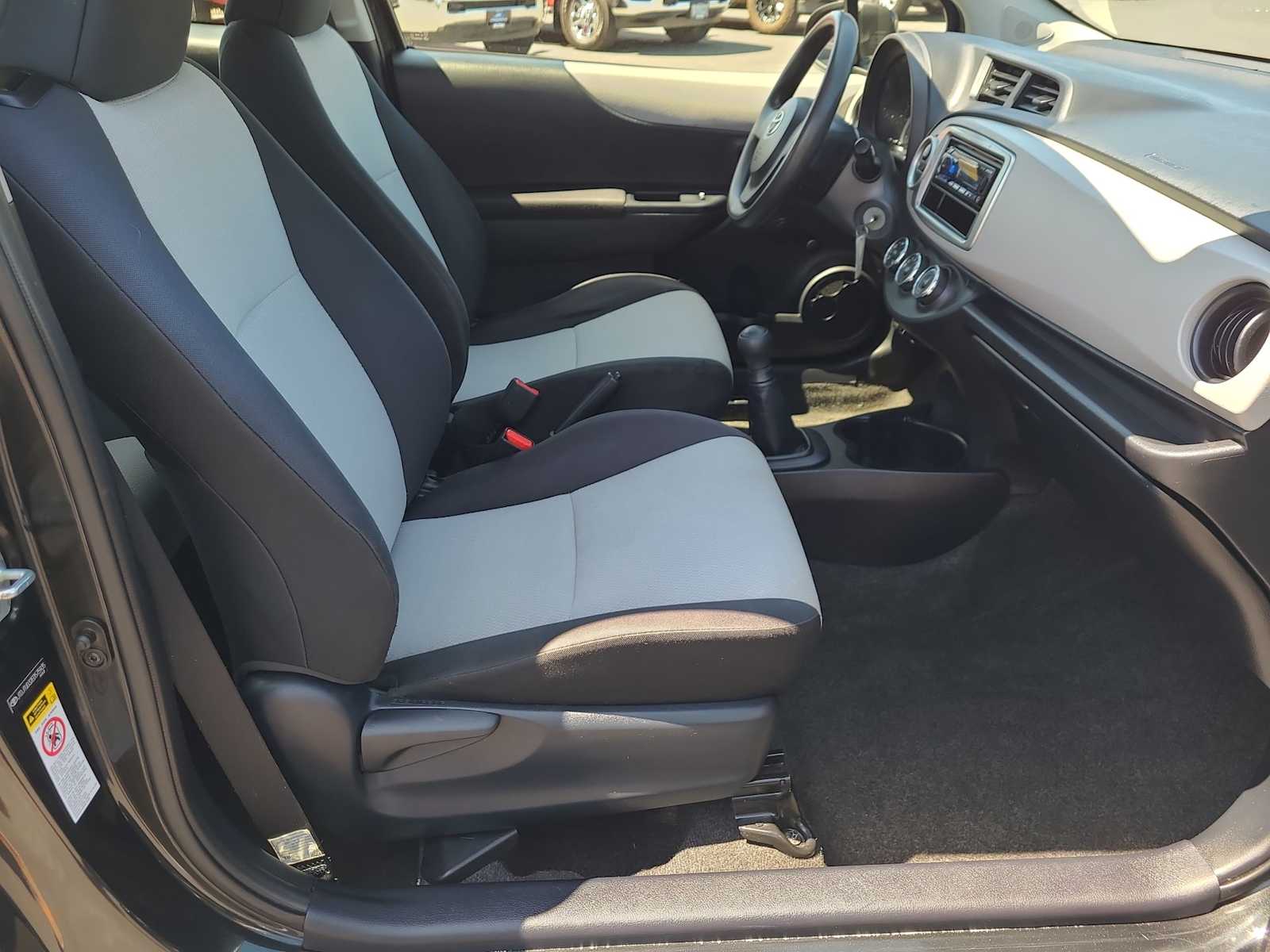 2014 Toyota Yaris L 22