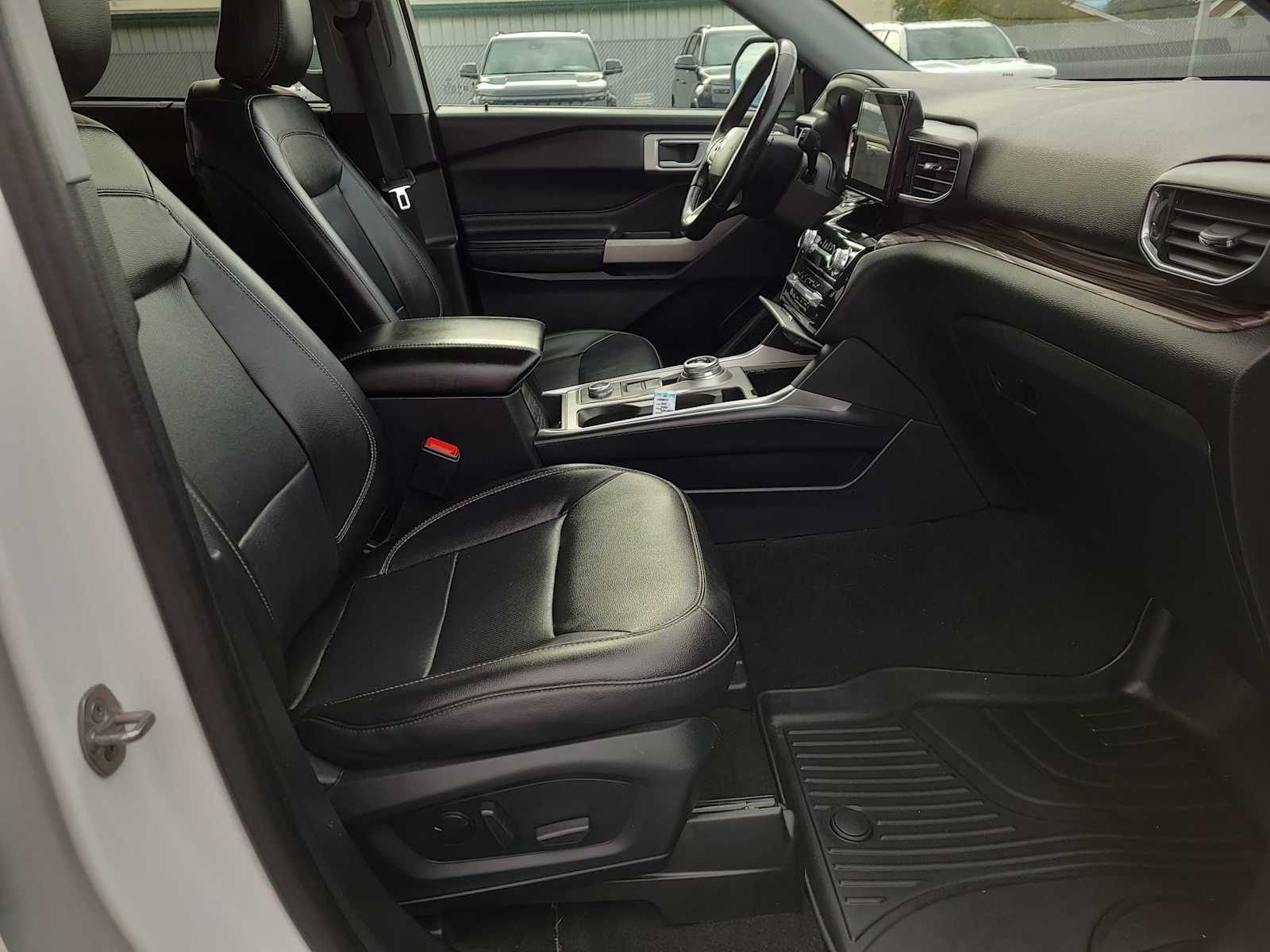 Thumbnail: 2022 Ford Explorer - 22