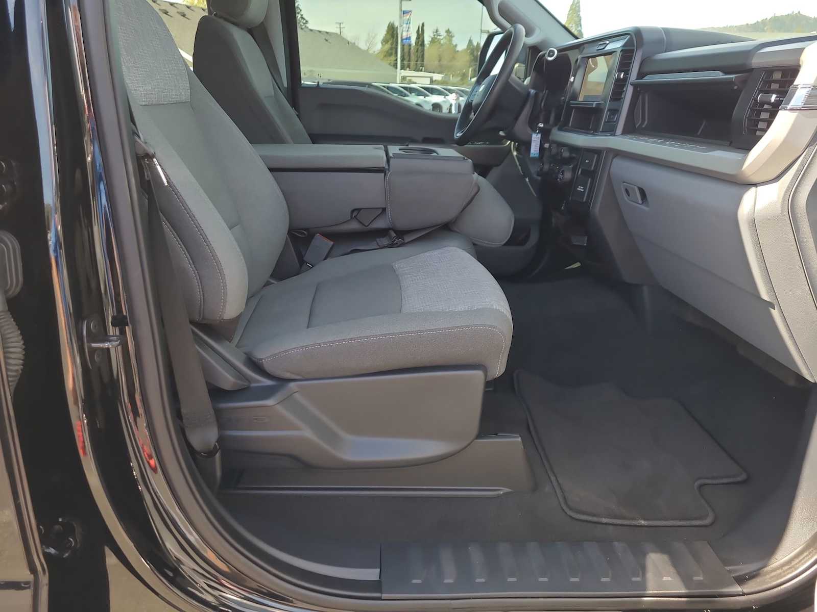 Thumbnail: 2025 Ford Econoline - 22