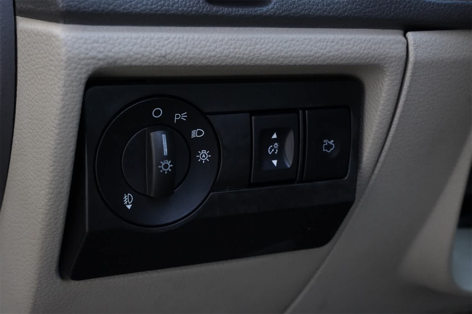 Thumbnail: 2010 Ford Fusion - 14