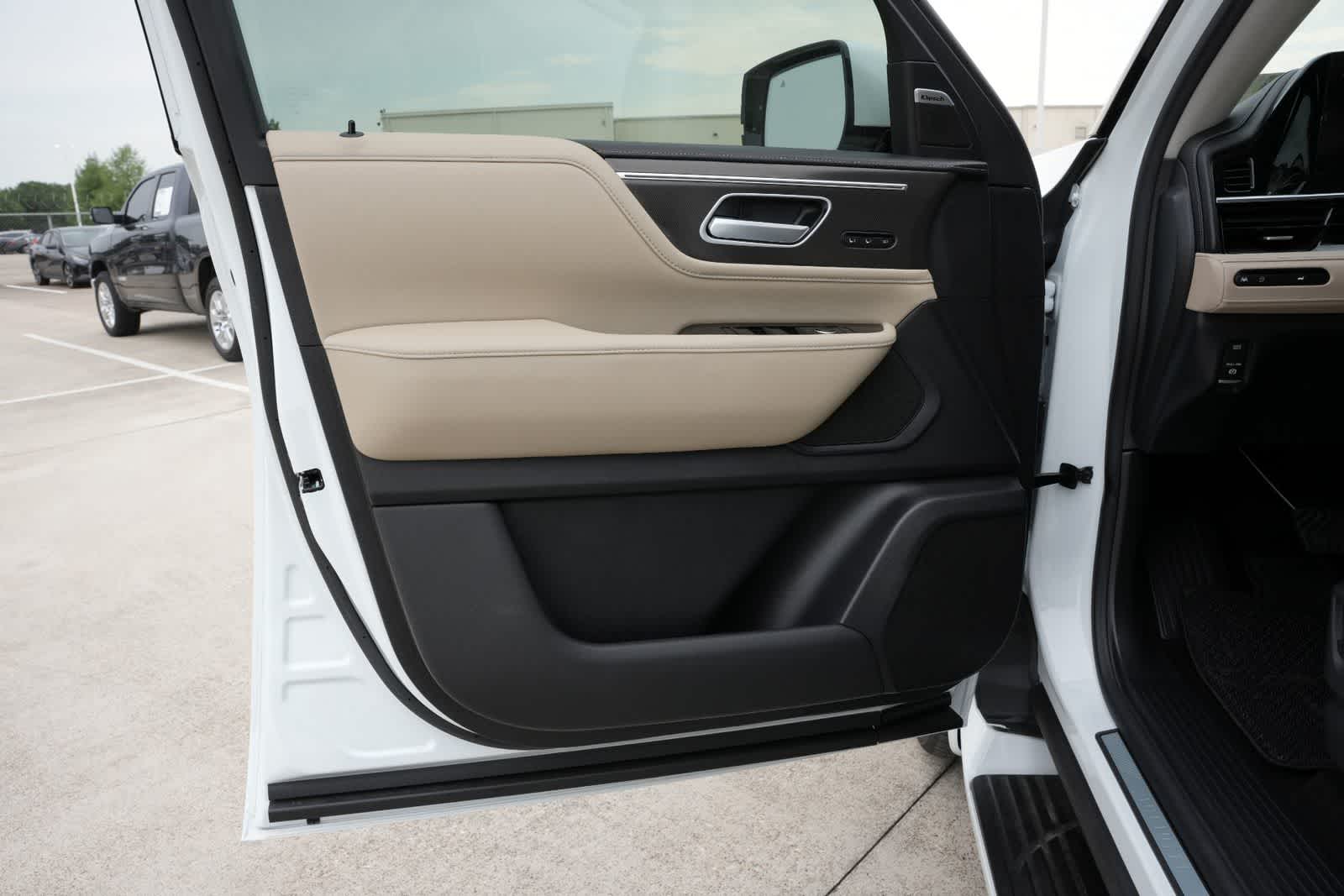Thumbnail: 2026 INFINITI QX80 - 17
