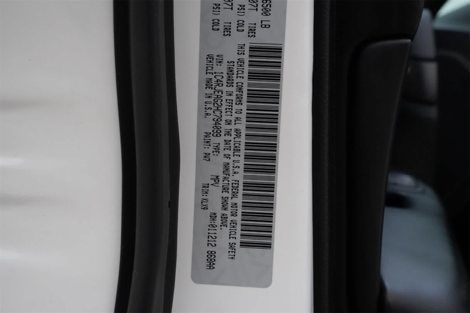 Thumbnail: 2017 Jeep Grand Cherokee - 28